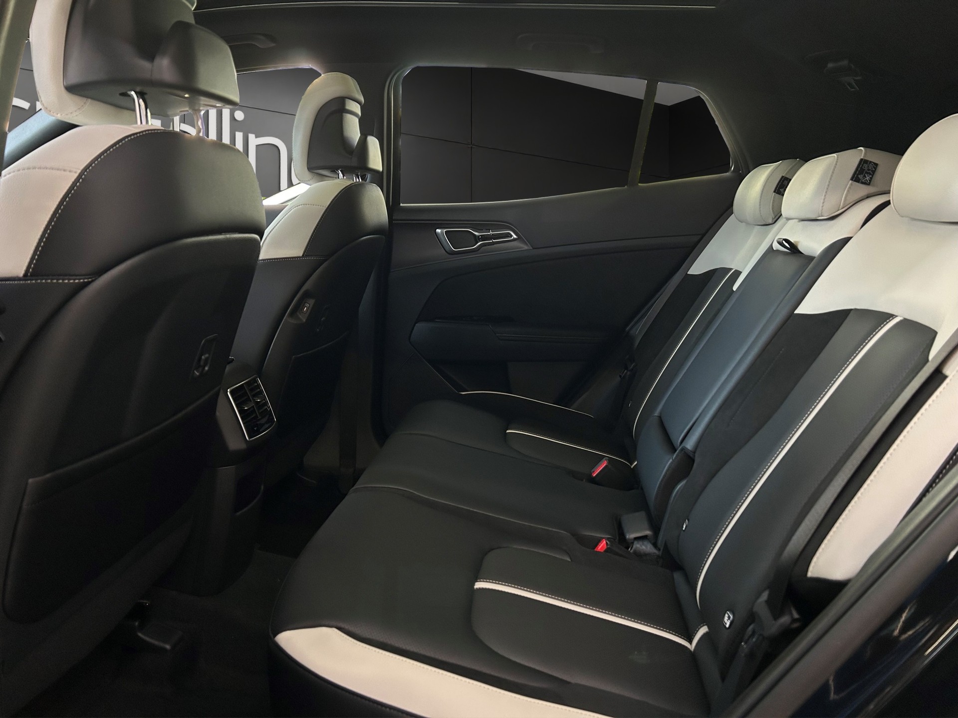 KIA Sportage 1.6 T-GDi Hybrid GT-Line-image-8