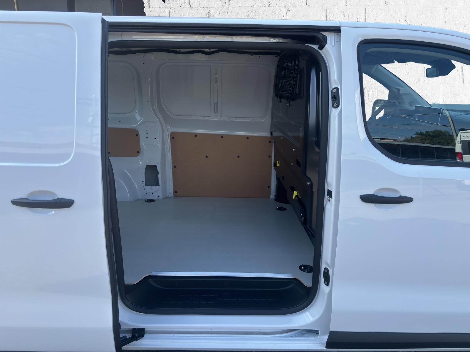 PEUGEOT Expert Kaw. Standard 2.2 BlueHDi 150 S/S-image-8