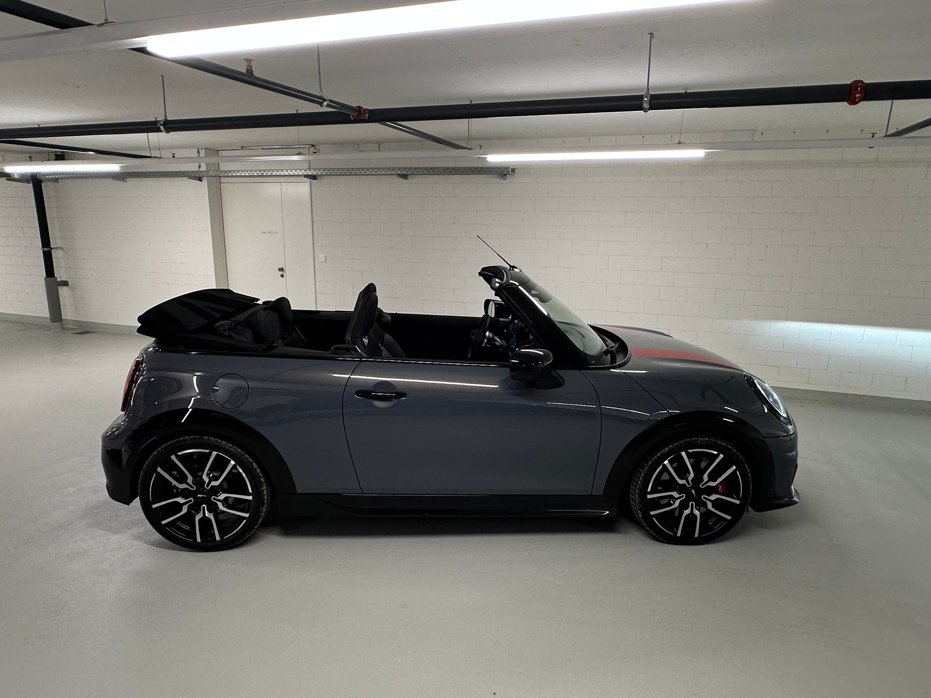 MINI John Cooper Works Cabrio-image-4