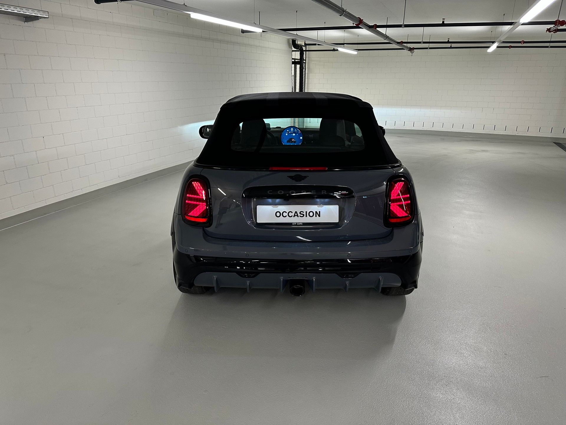 MINI John Cooper Works Cabrio-image-3