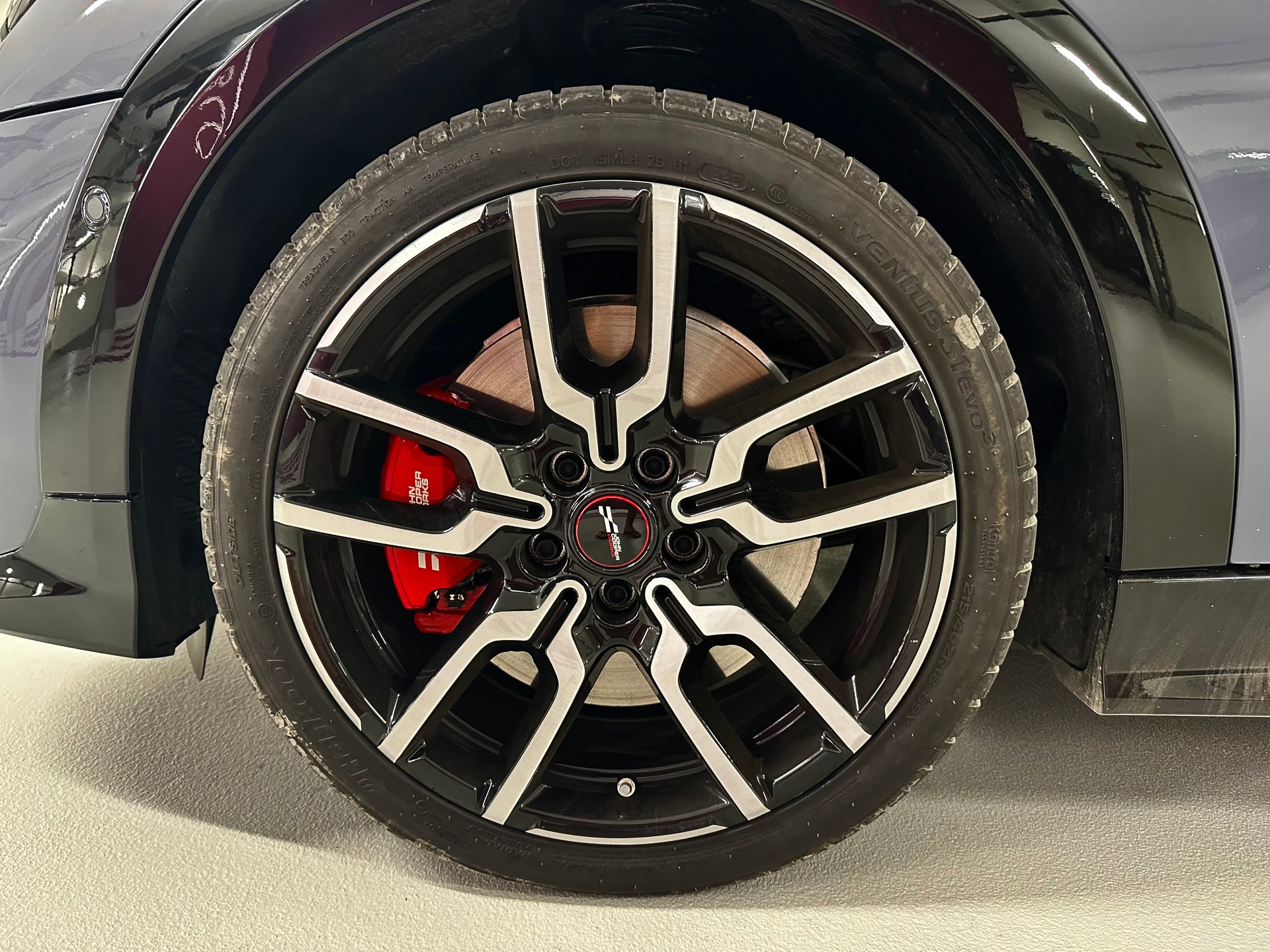 MINI John Cooper Works Cabrio-image-5