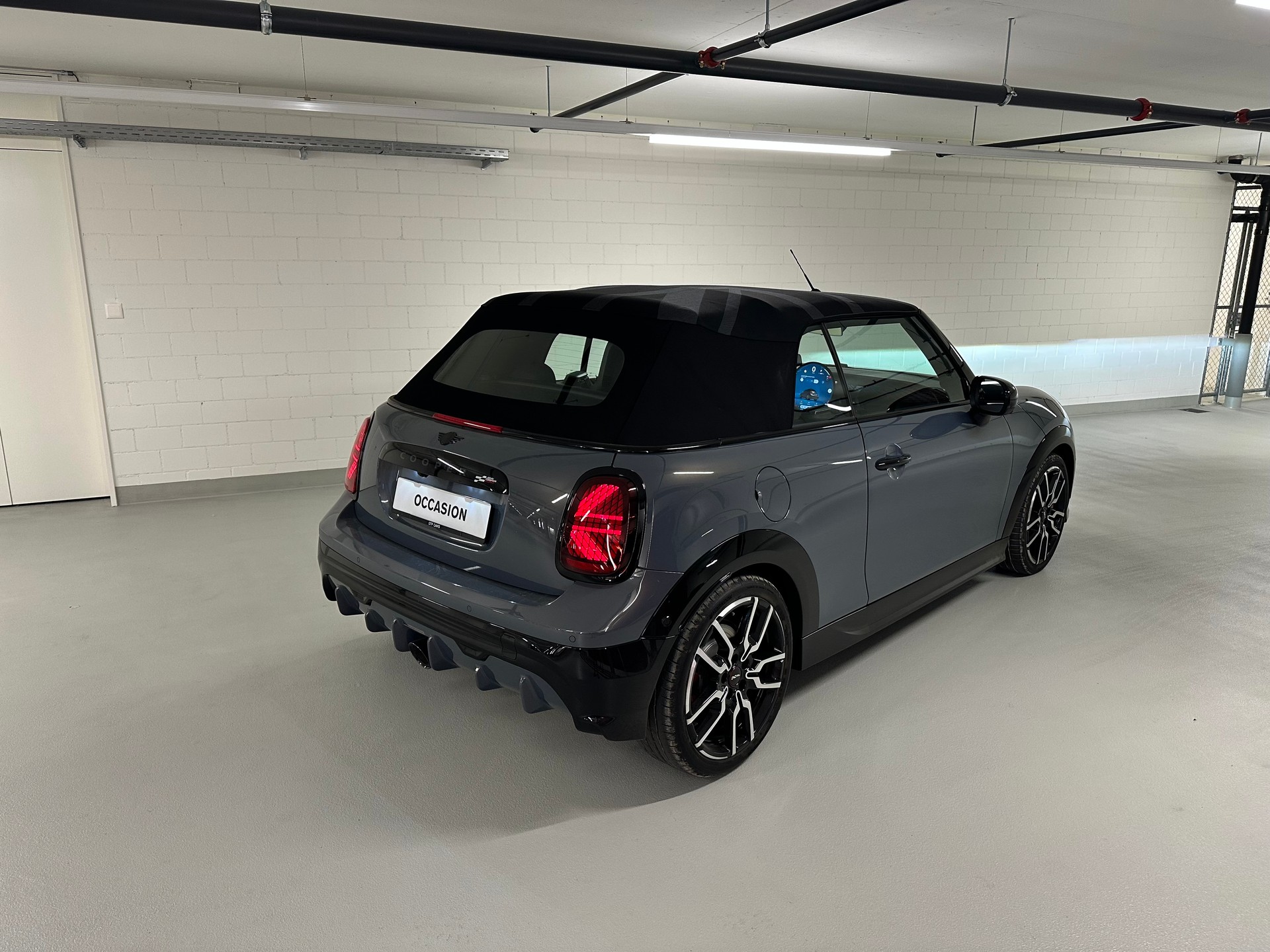 MINI John Cooper Works Cabrio-image-2