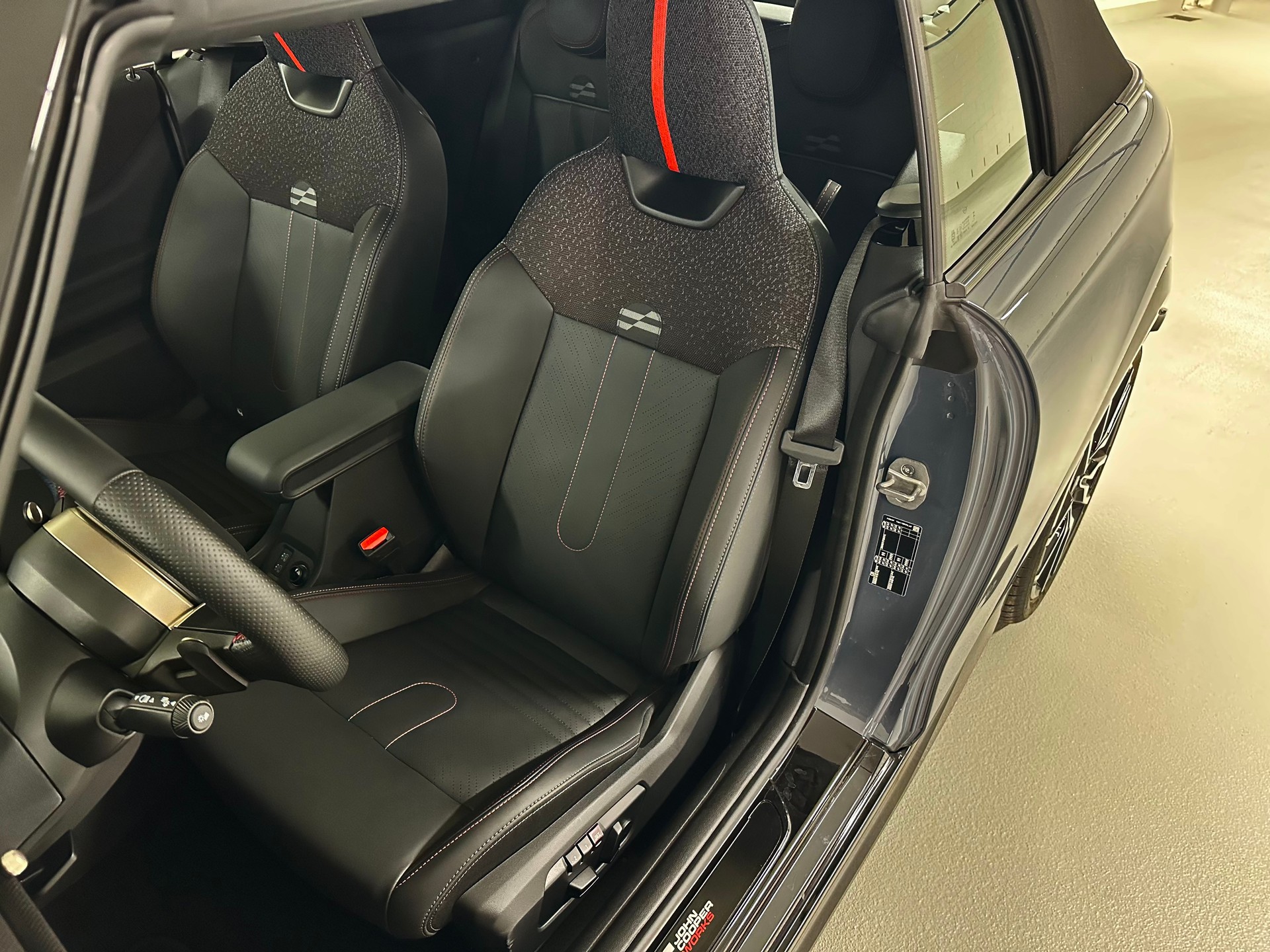 MINI John Cooper Works Cabrio-image-6