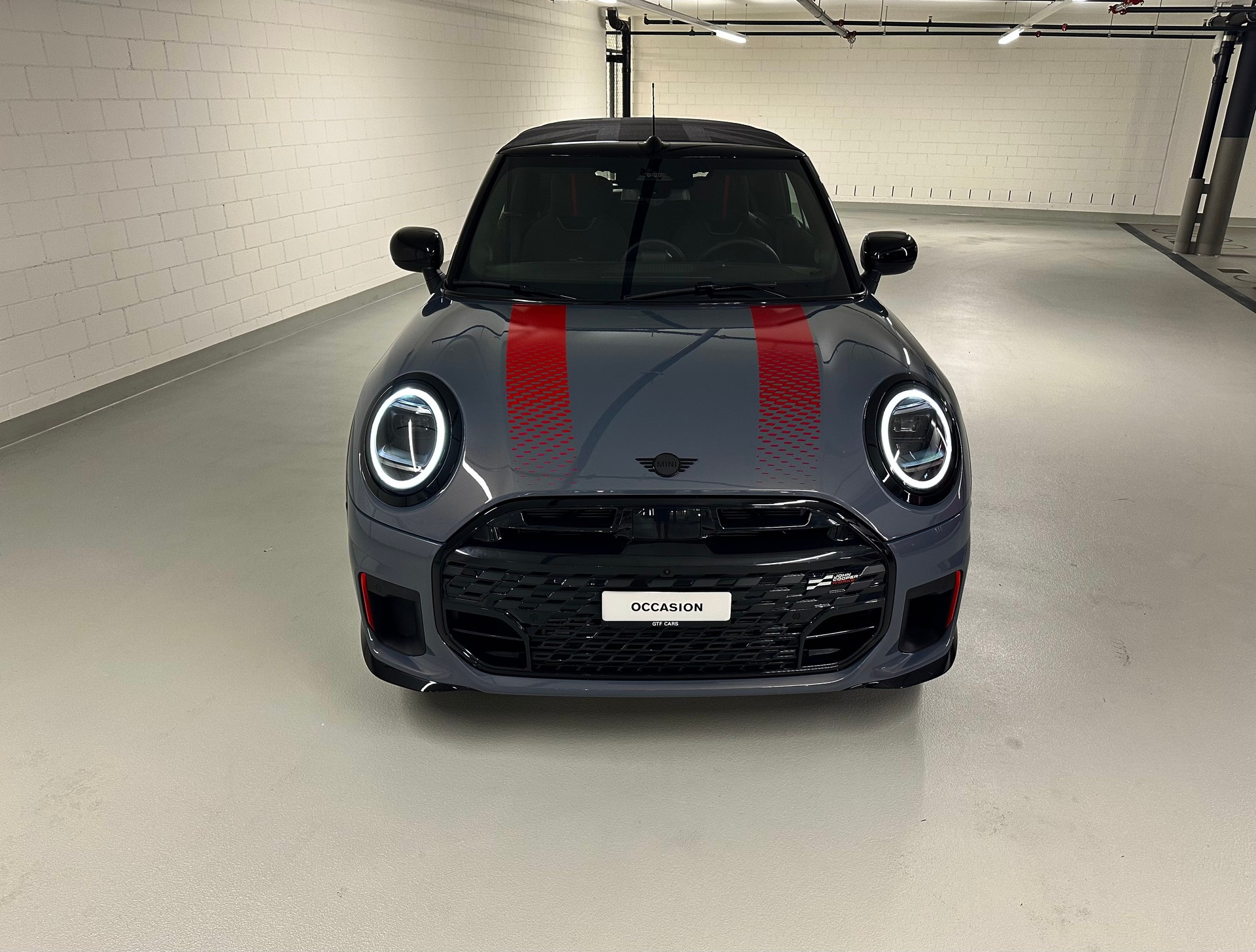 MINI John Cooper Works Cabrio-image-1