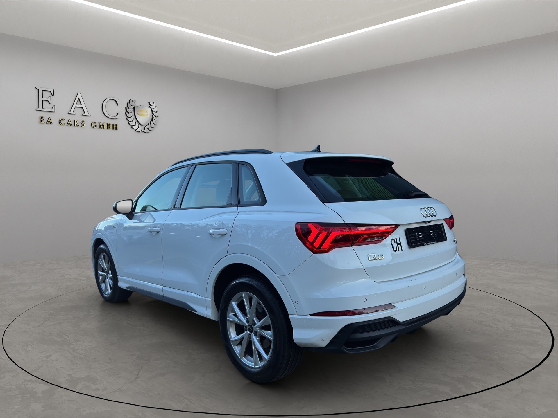 AUDI Q3 35 TDI S line quattro S-tronic-image-2
