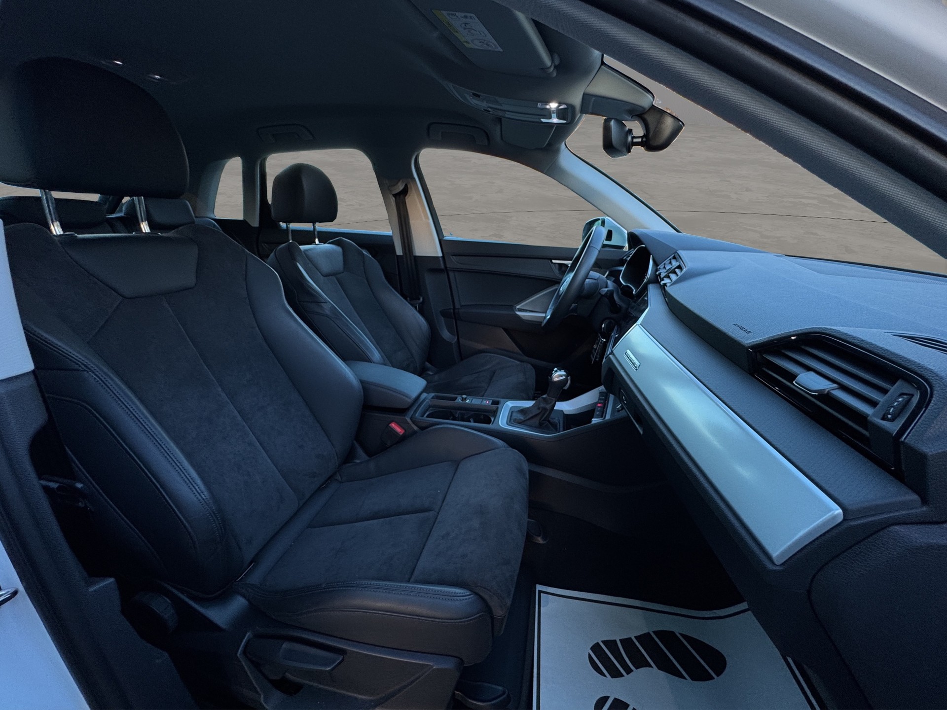 AUDI Q3 35 TDI S line quattro S-tronic-image-15
