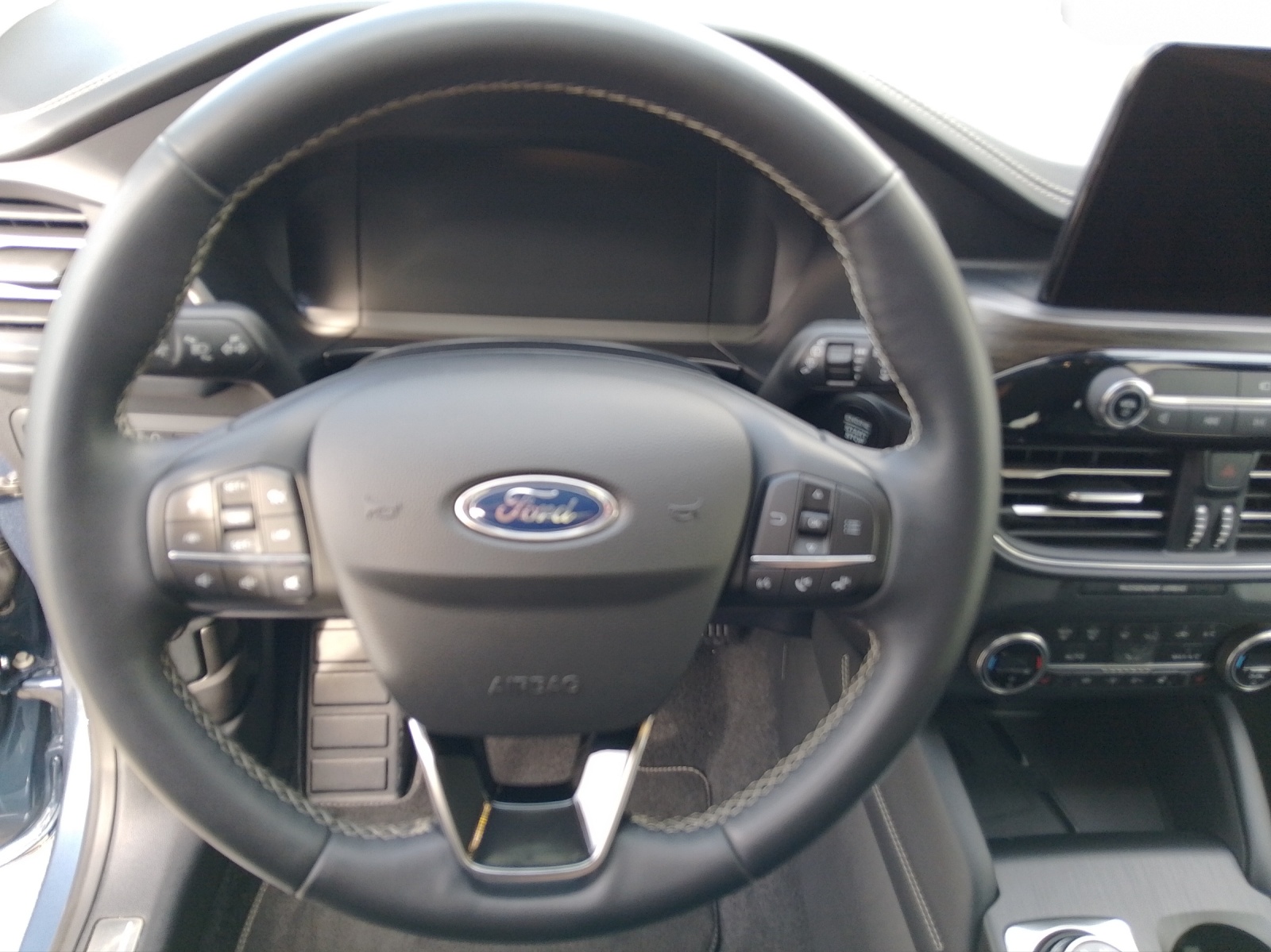 FORD Kuga 2.5 Plug-in Hybrid Vignale 224 PS-image-7