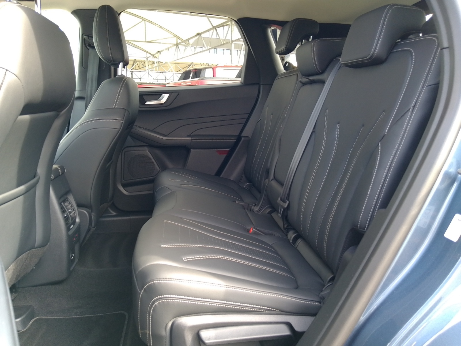 FORD Kuga 2.5 Plug-in Hybrid Vignale 224 PS-image-11