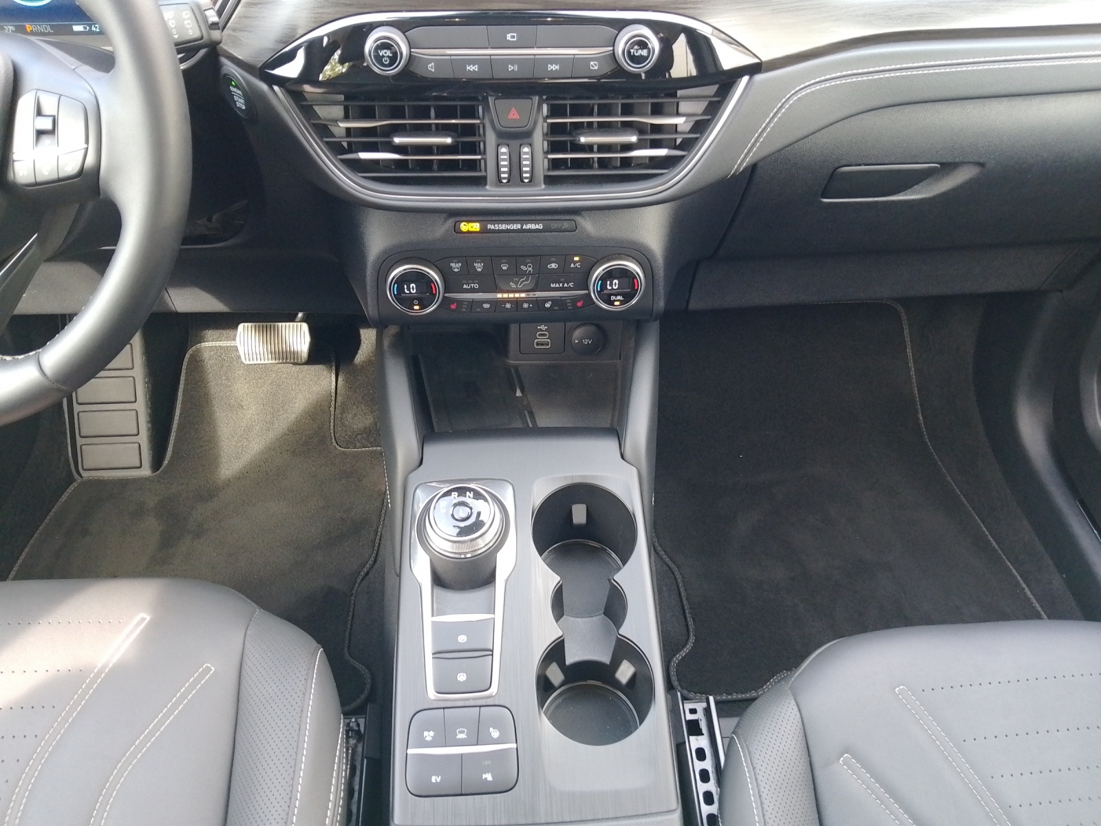FORD Kuga 2.5 Plug-in Hybrid Vignale 224 PS-image-6