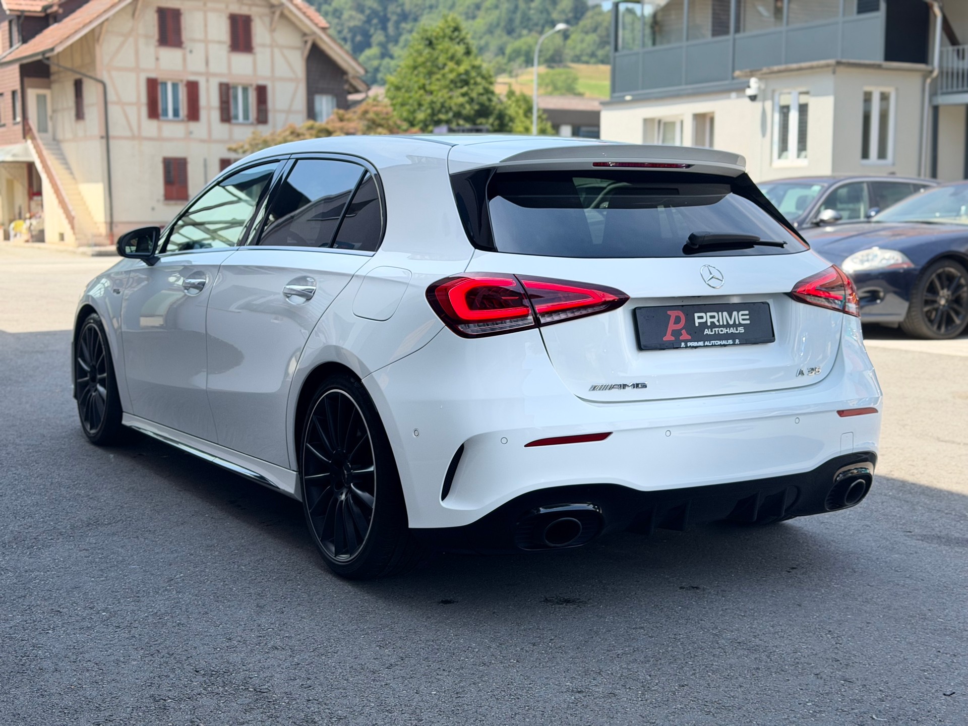 MERCEDES-BENZ A 35 AMG 4Matic Speedshift-image-4