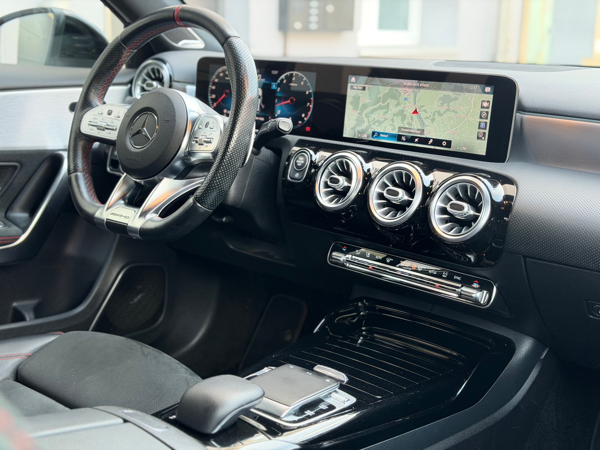 MERCEDES-BENZ A 35 AMG 4Matic Speedshift-image-10