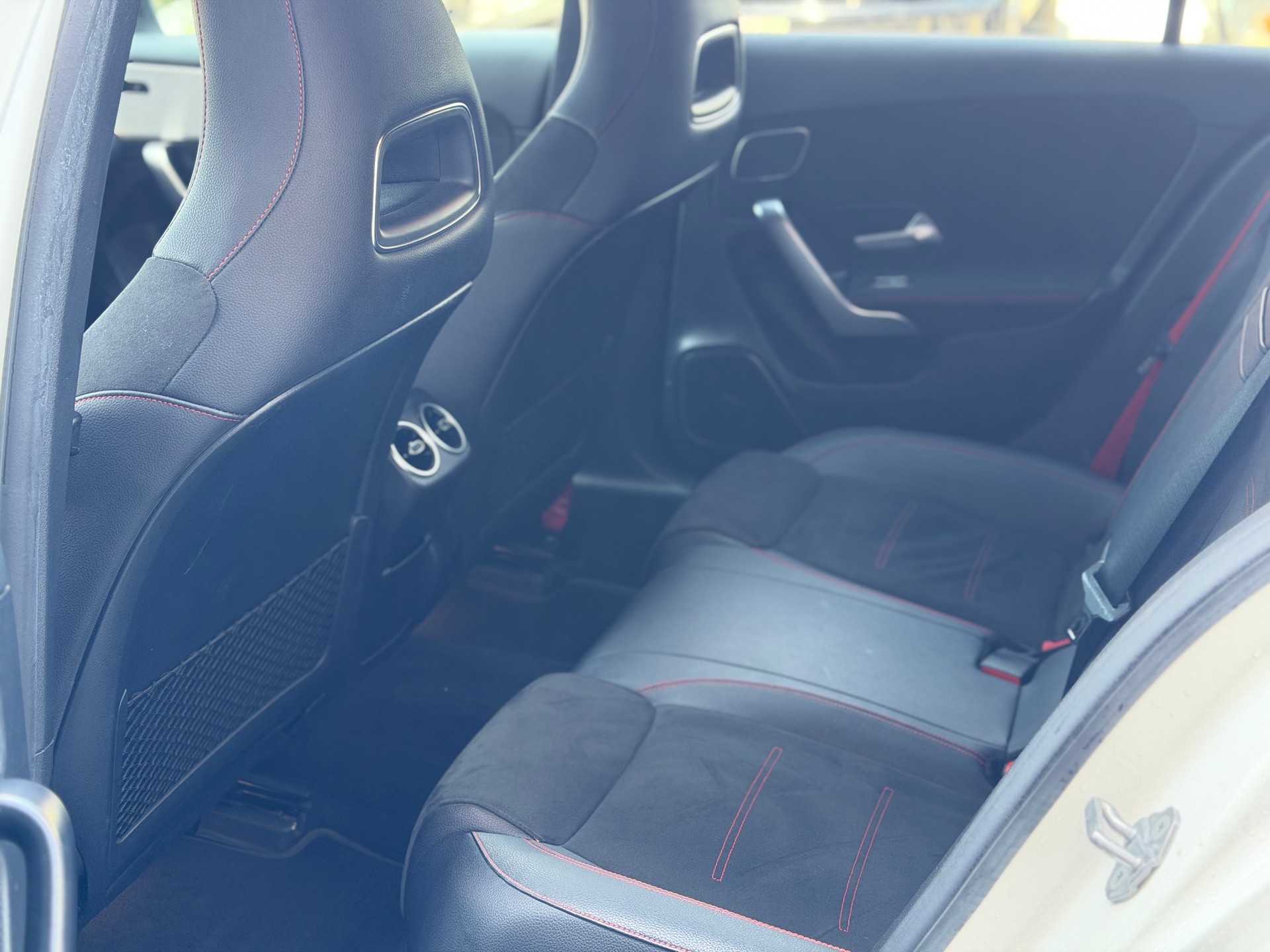 MERCEDES-BENZ A 35 AMG 4Matic Speedshift-image-7