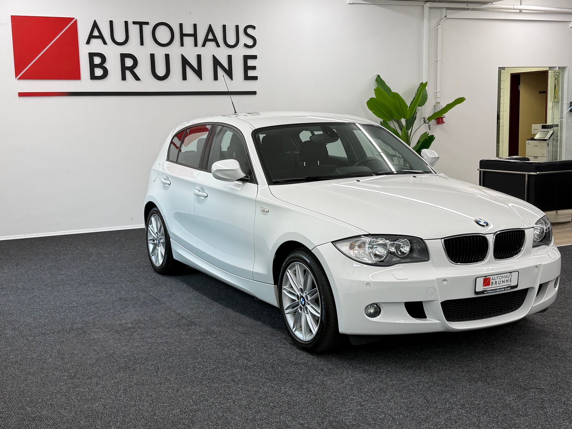 BMW 116i Steptronic M-Paket-image-2