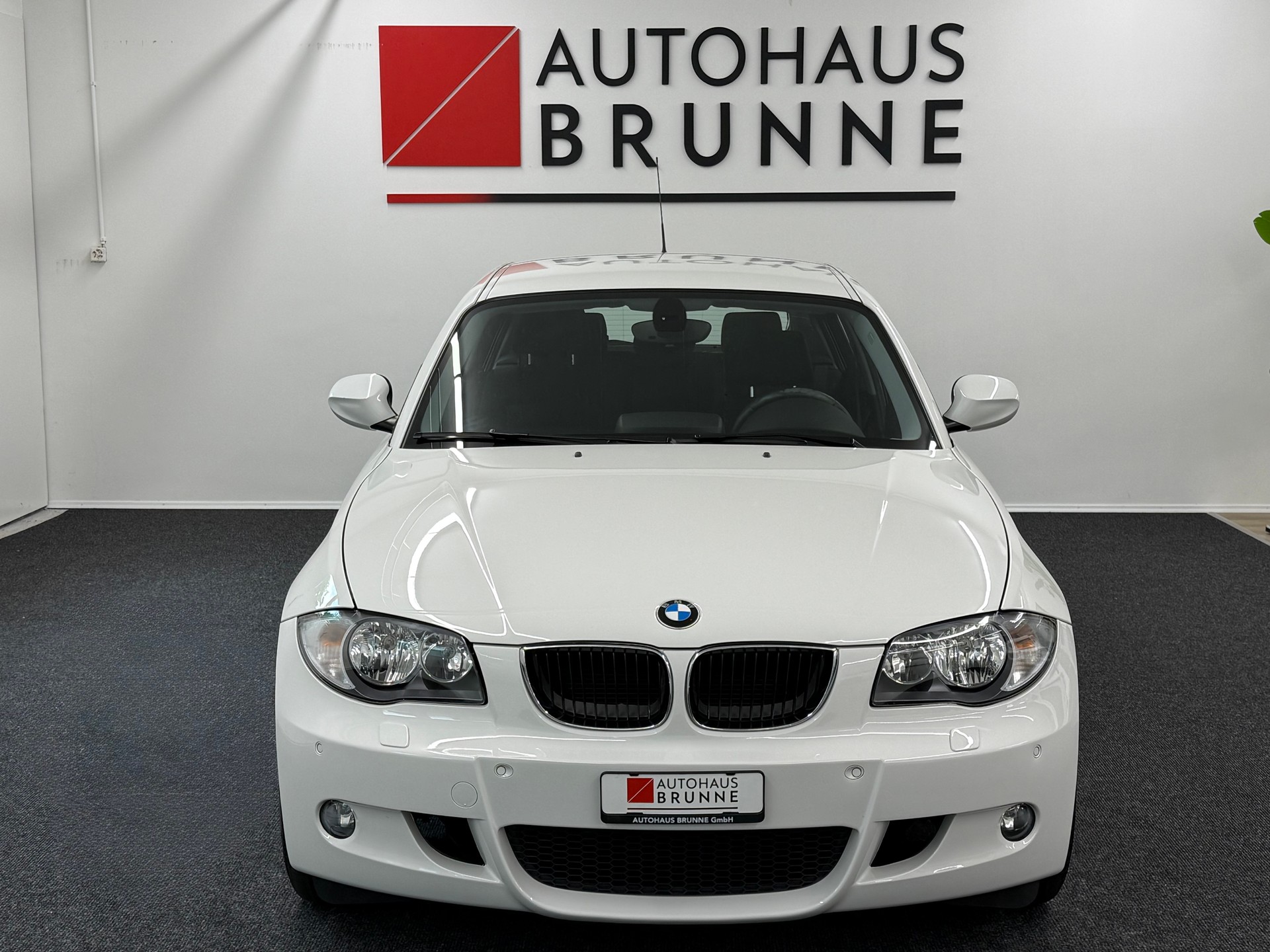 BMW 116i Steptronic M-Paket-image-1