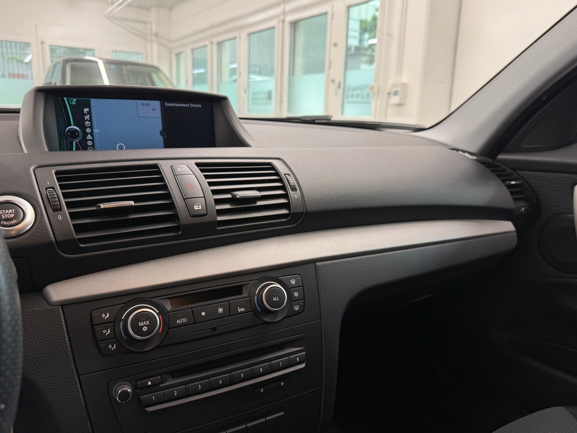 BMW 116i Steptronic M-Paket-image-16
