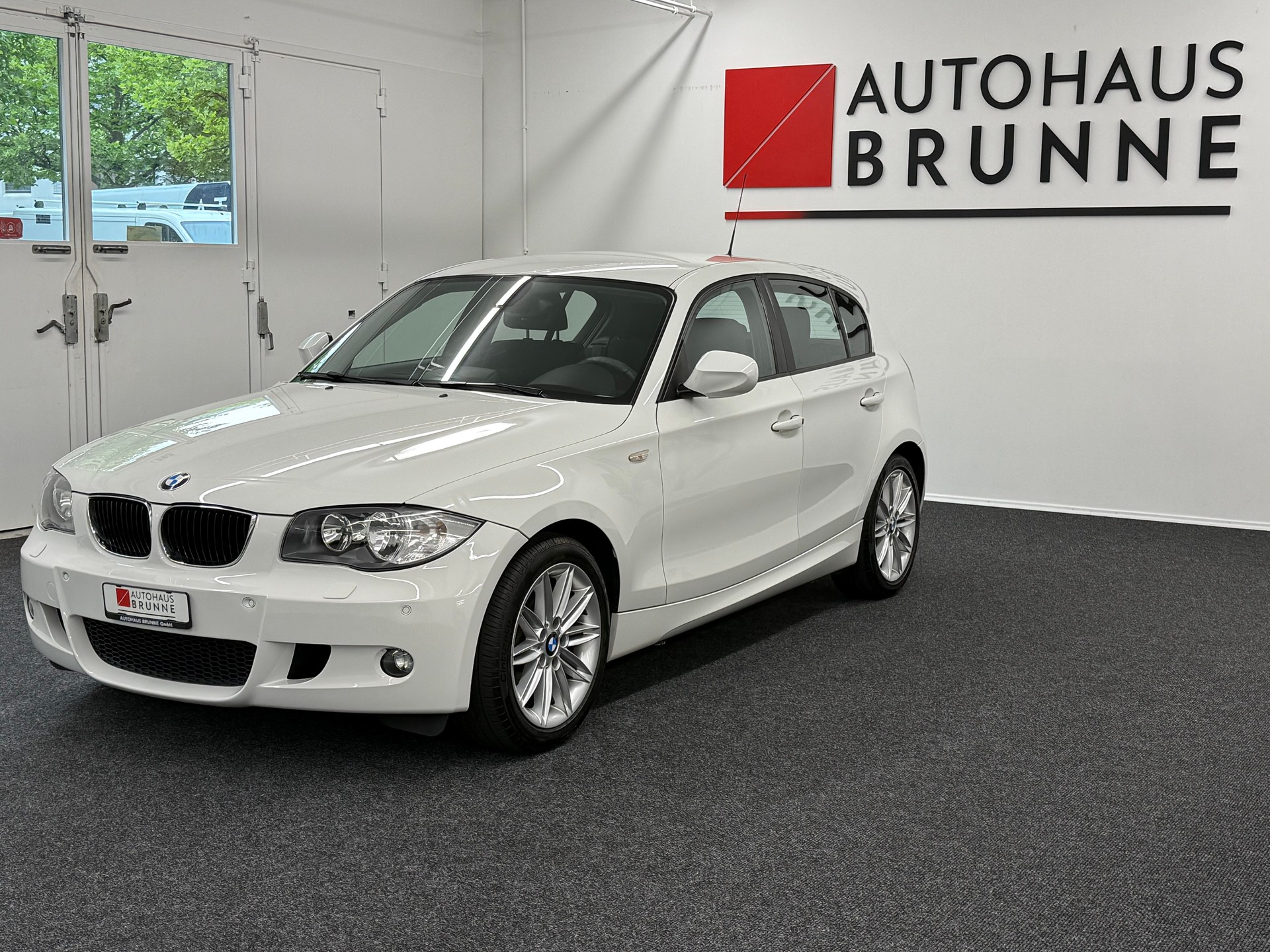 BMW 116i Steptronic M-Paket-image-0