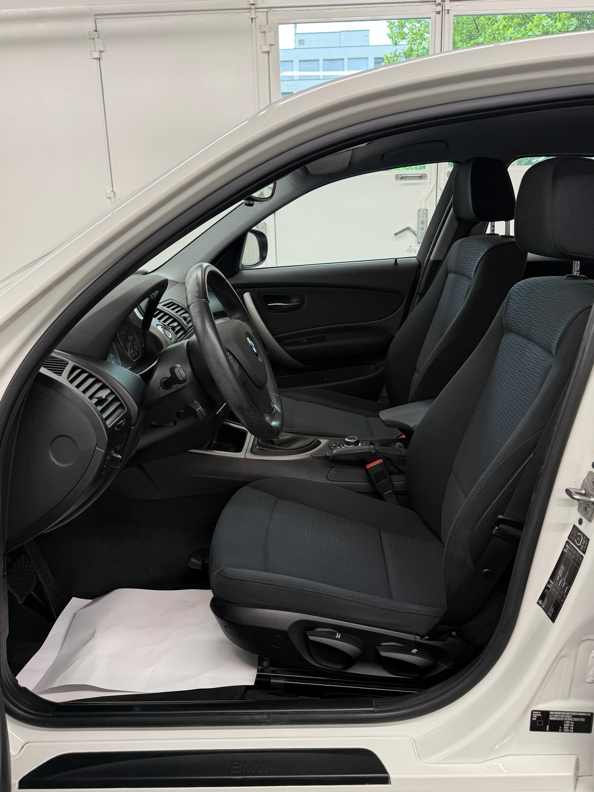 BMW 116i Steptronic M-Paket-image-17