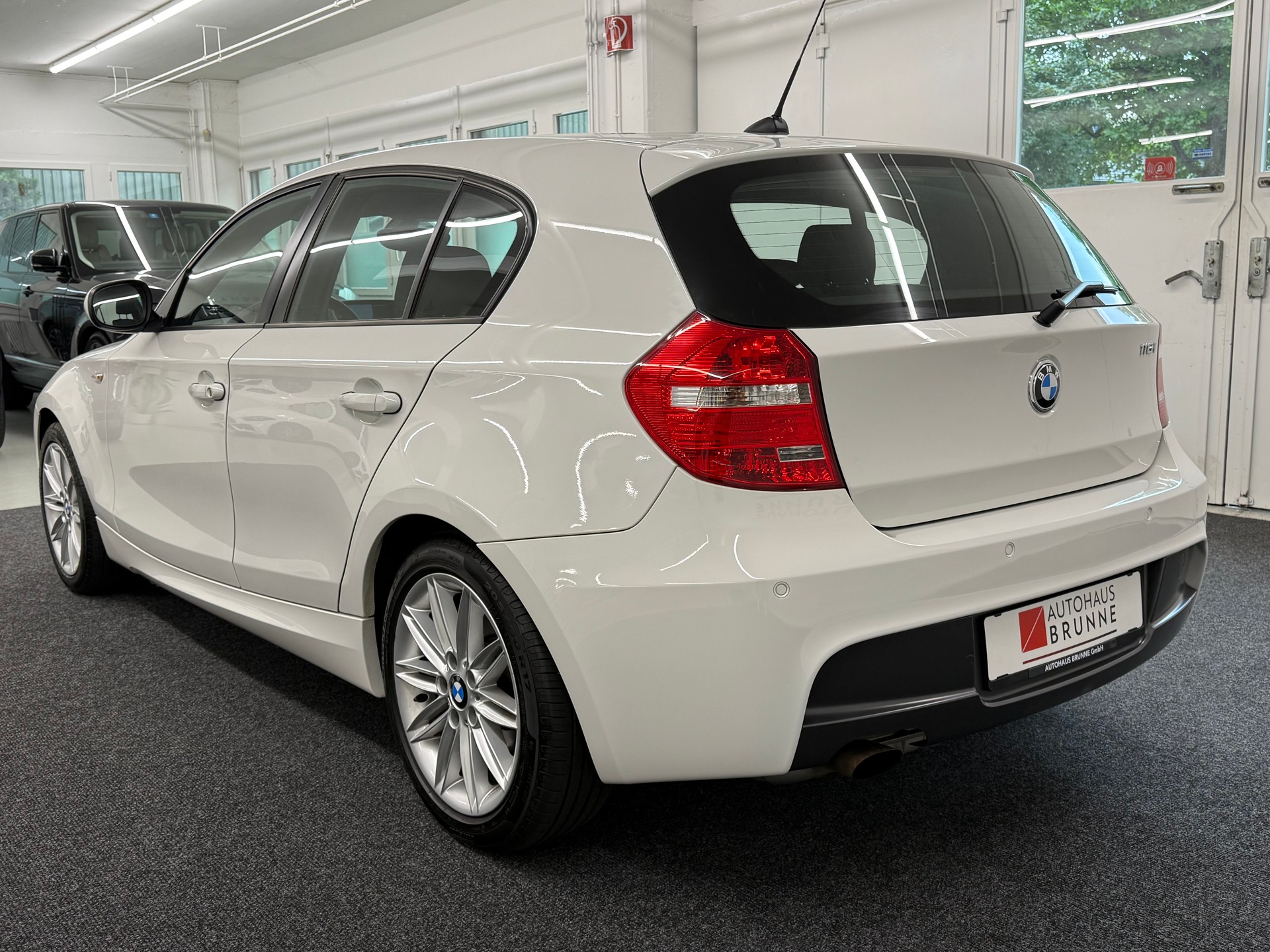 BMW 116i Steptronic M-Paket-image-6