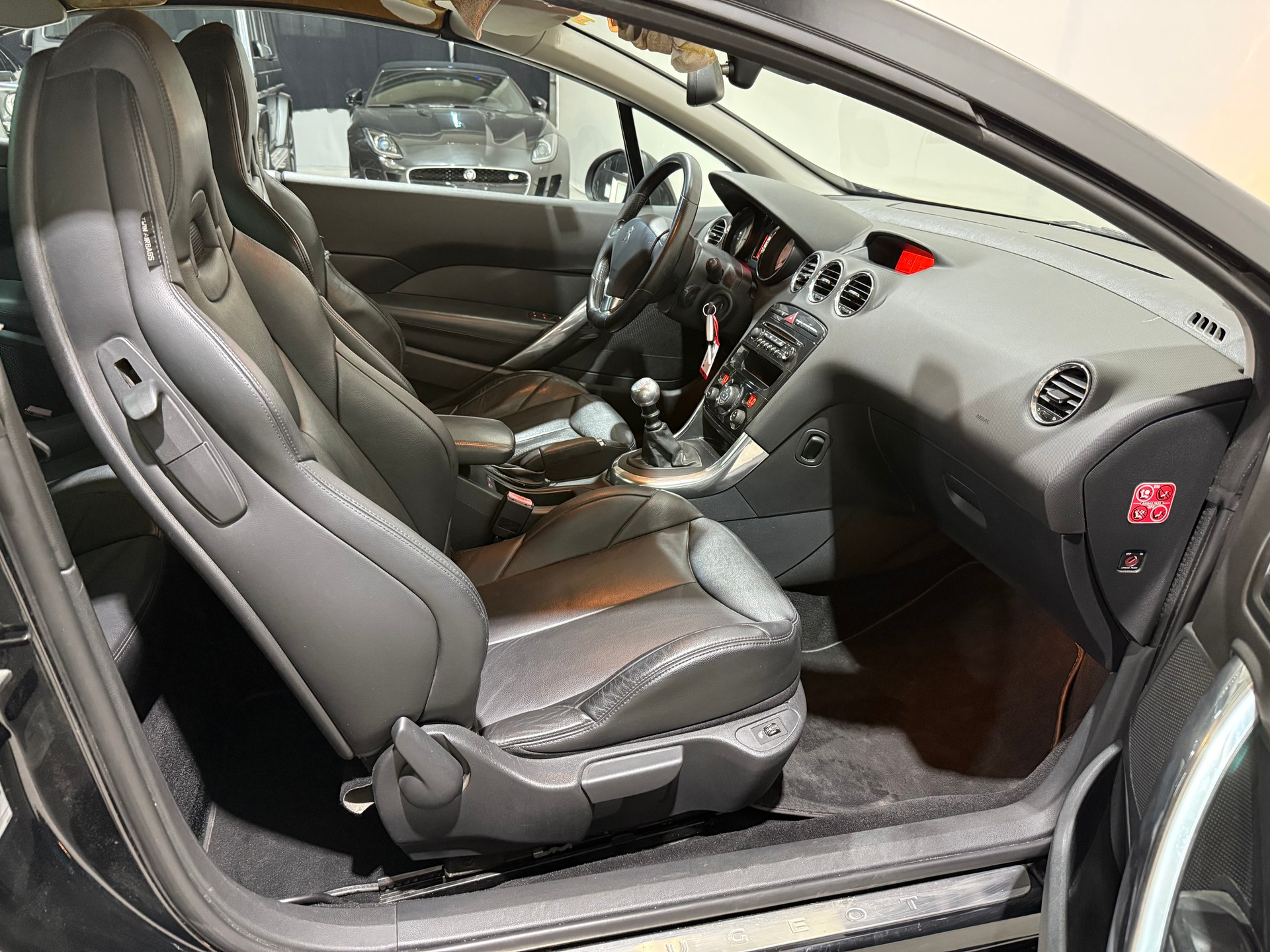 PEUGEOT 308 CC 1.6 16V Turbo Sport Pack-image-11