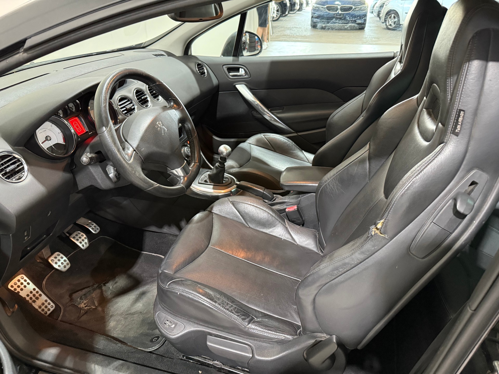 PEUGEOT 308 CC 1.6 16V Turbo Sport Pack-image-10
