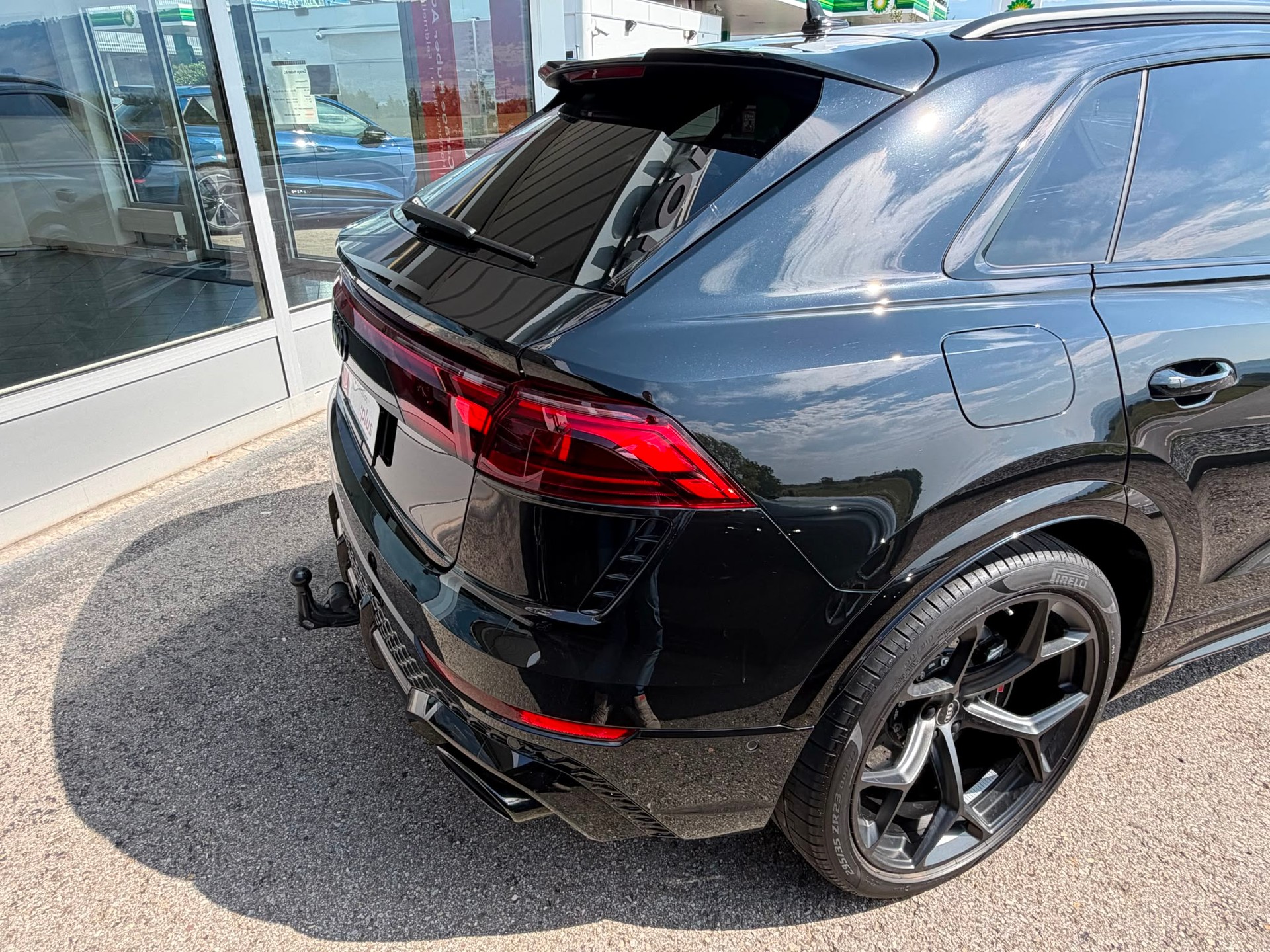 AUDI RSQ8 performance quattro-image-4