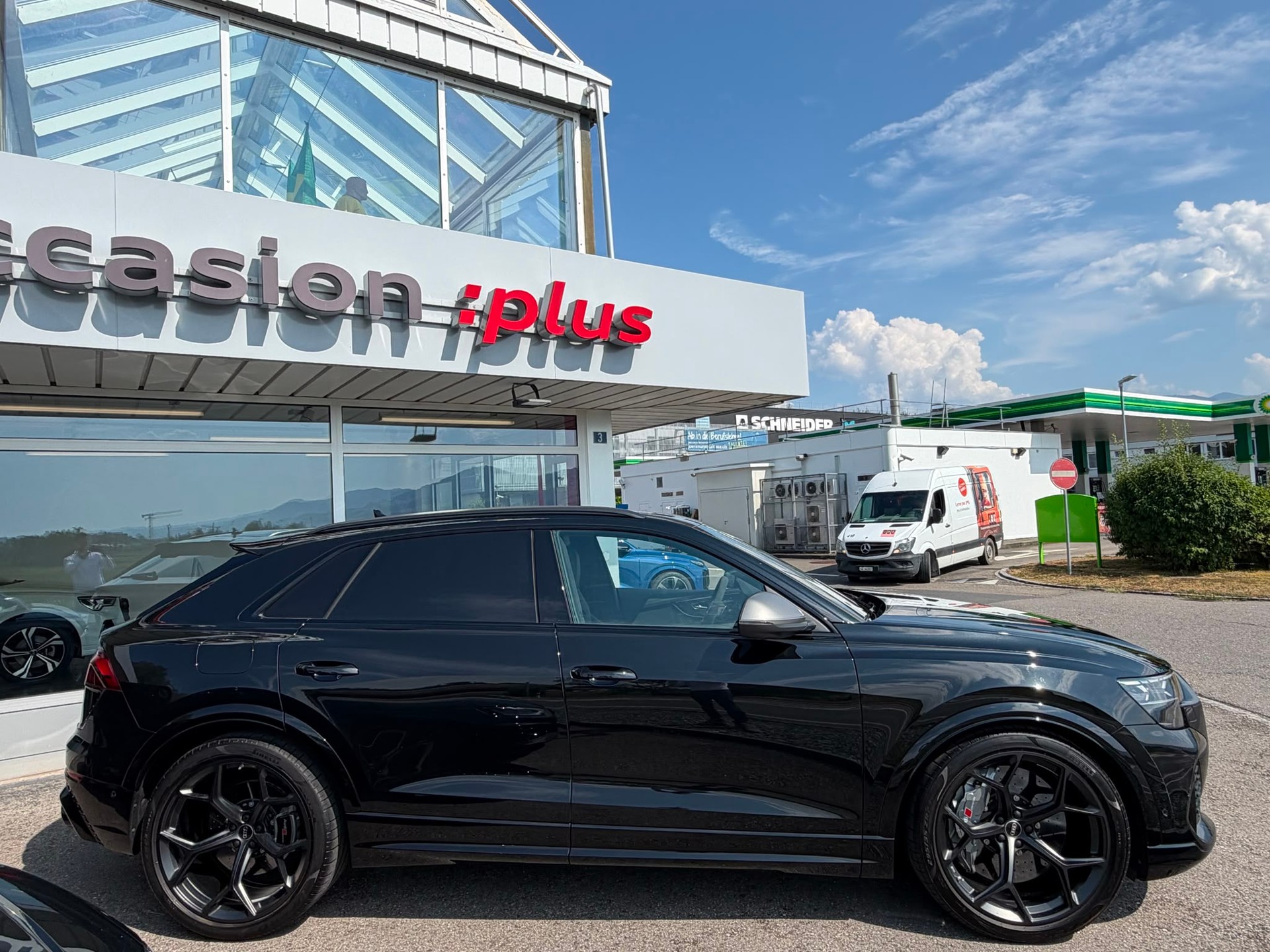 AUDI RSQ8 performance quattro-showroom-element-1
