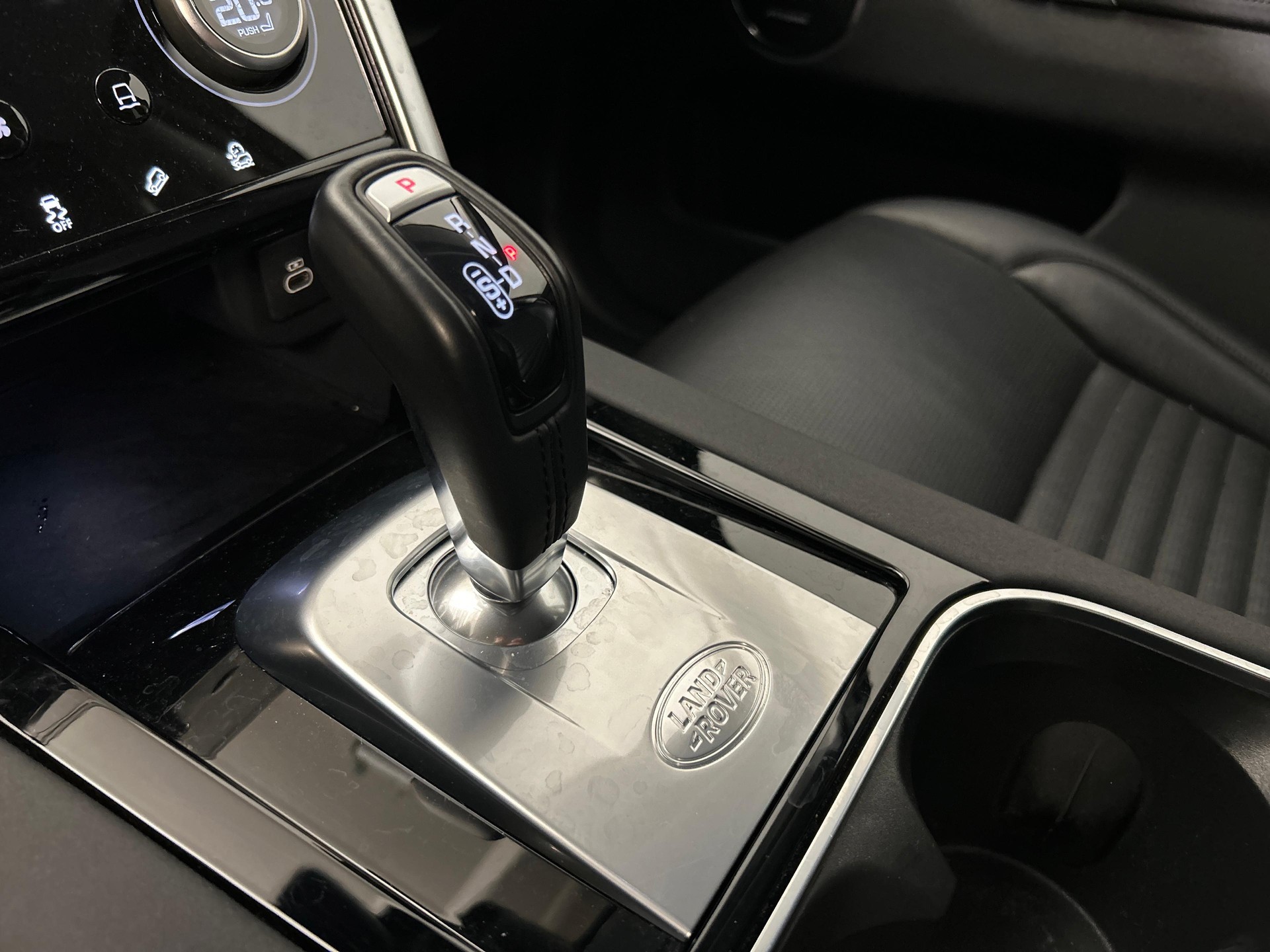 LAND ROVER Discovery Sport 2.0 SD4 200 SE-image-12