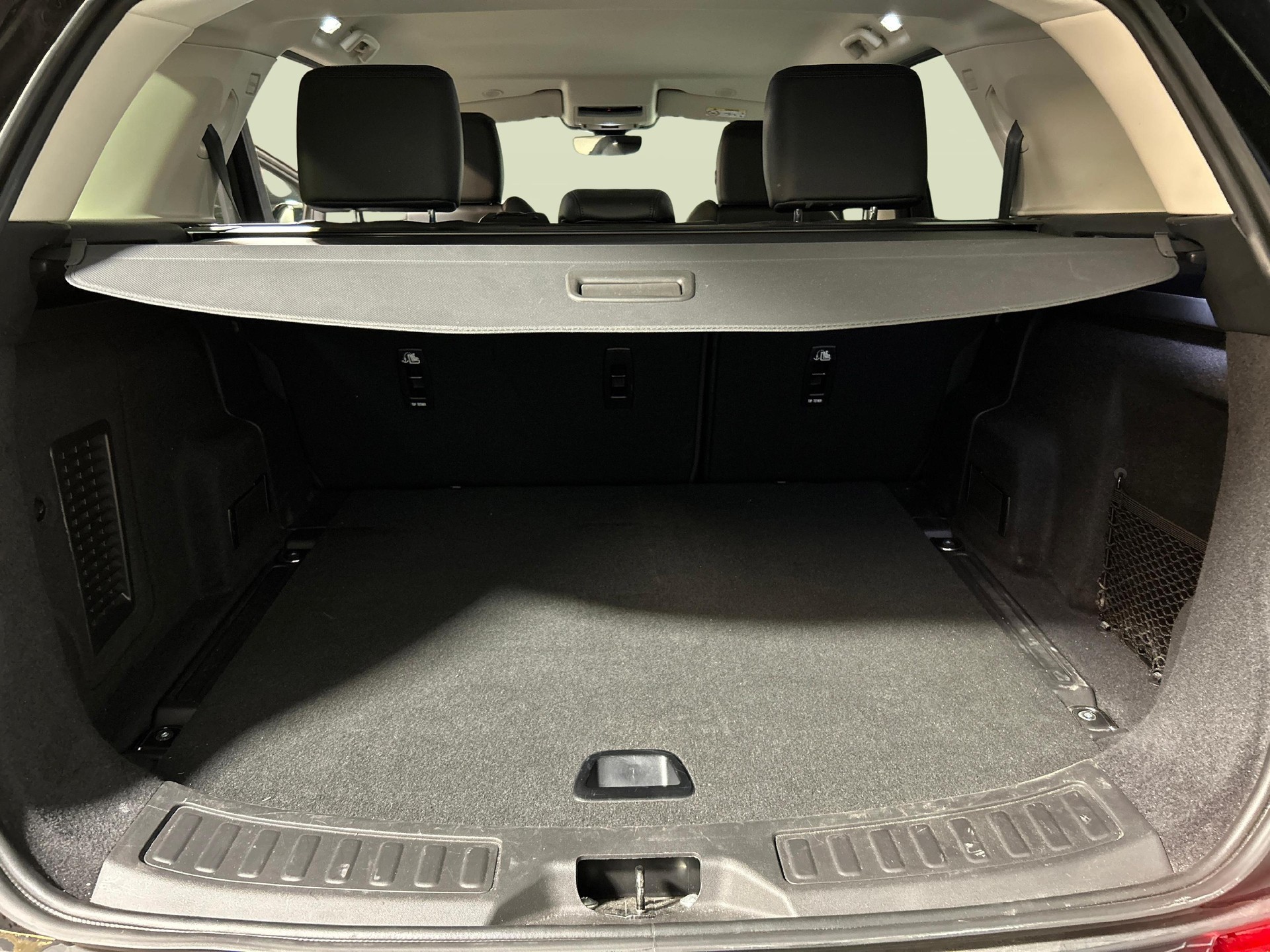 LAND ROVER Discovery Sport 2.0 SD4 200 SE-image-8