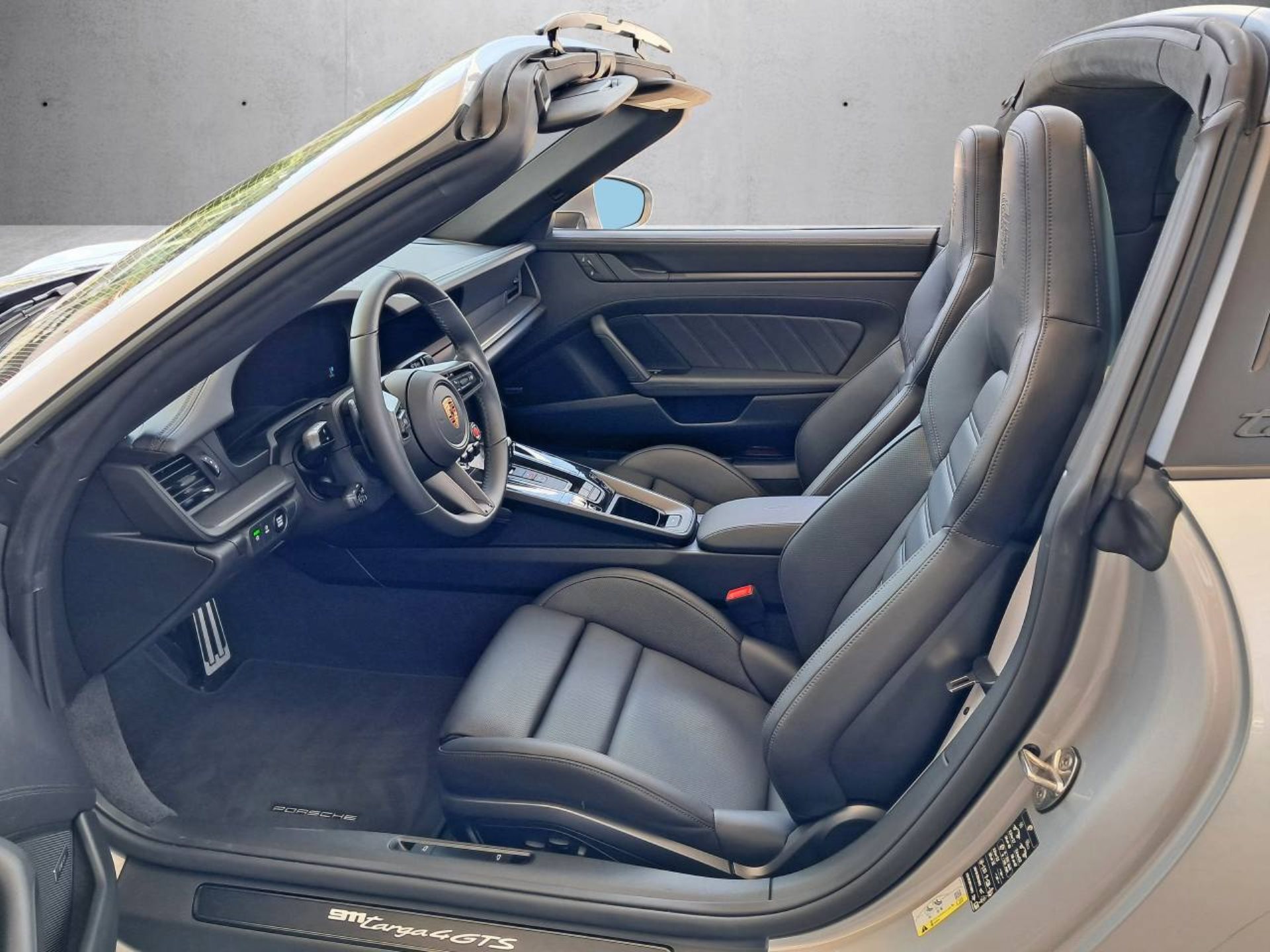 PORSCHE 911 Targa 4 GTS-showroom-element-3
