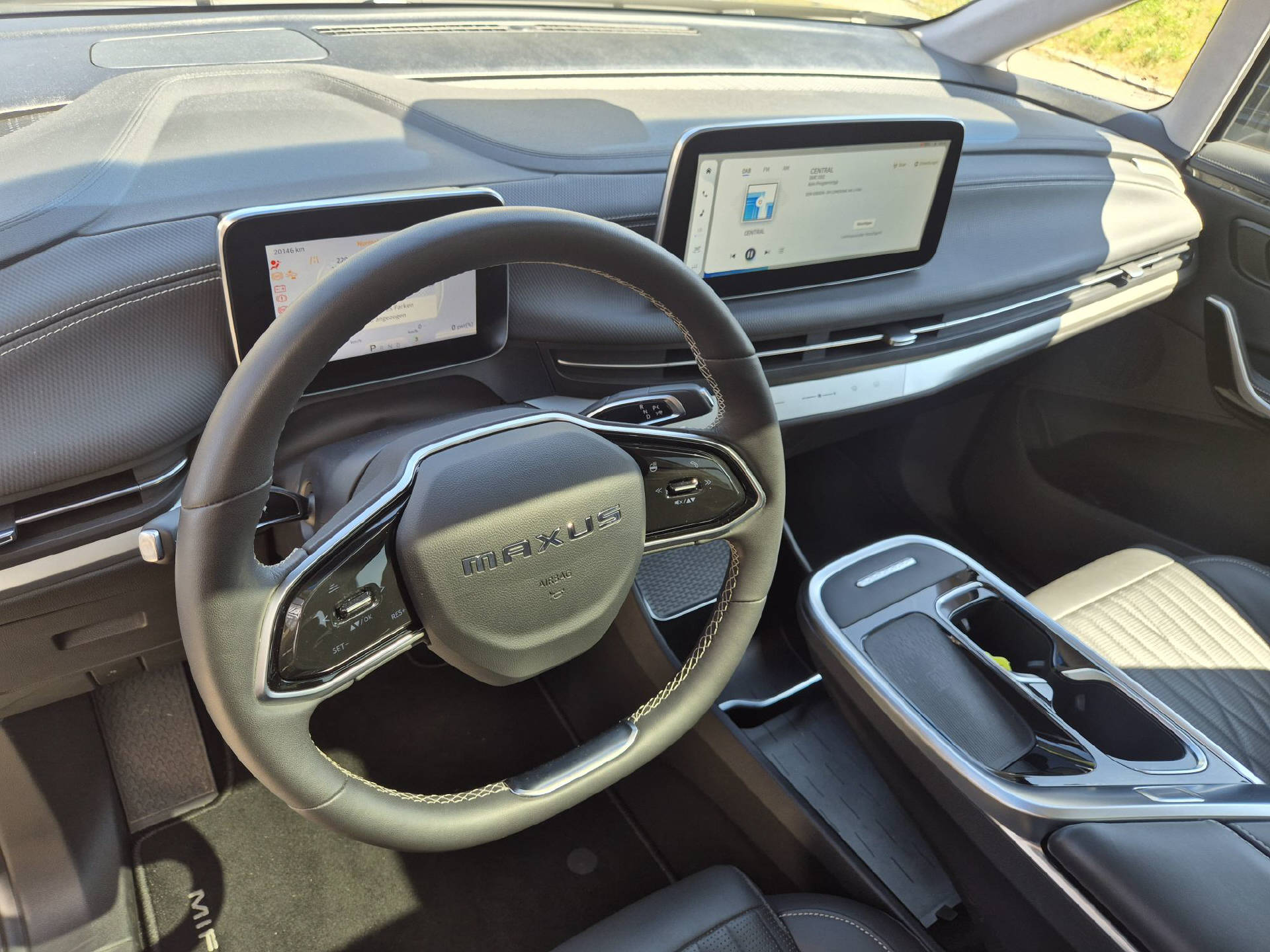 MAXUS Mifa 9 Elite 90 kWh 7P-image-9