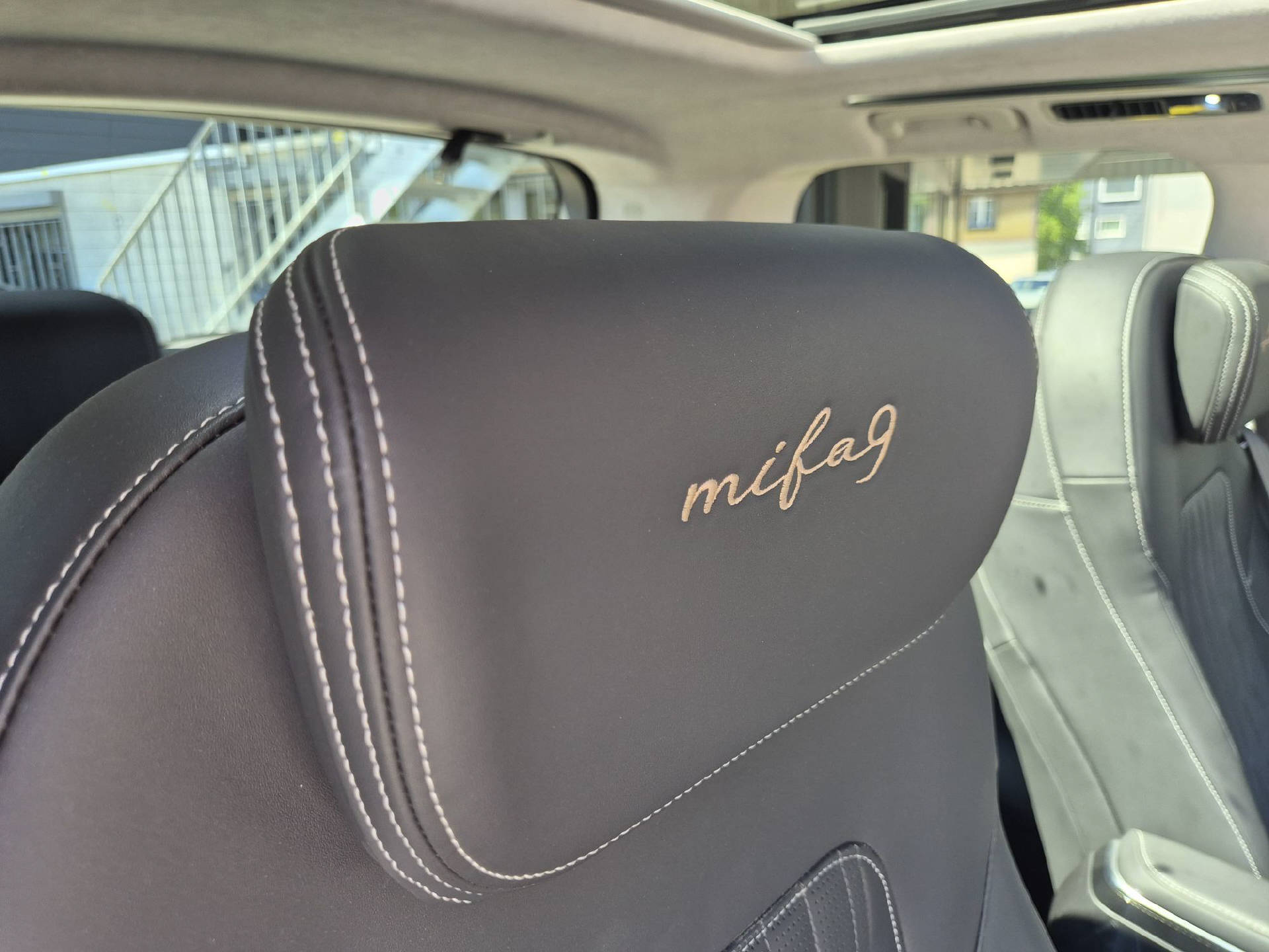 MAXUS Mifa 9 Elite 90 kWh 7P-image-13
