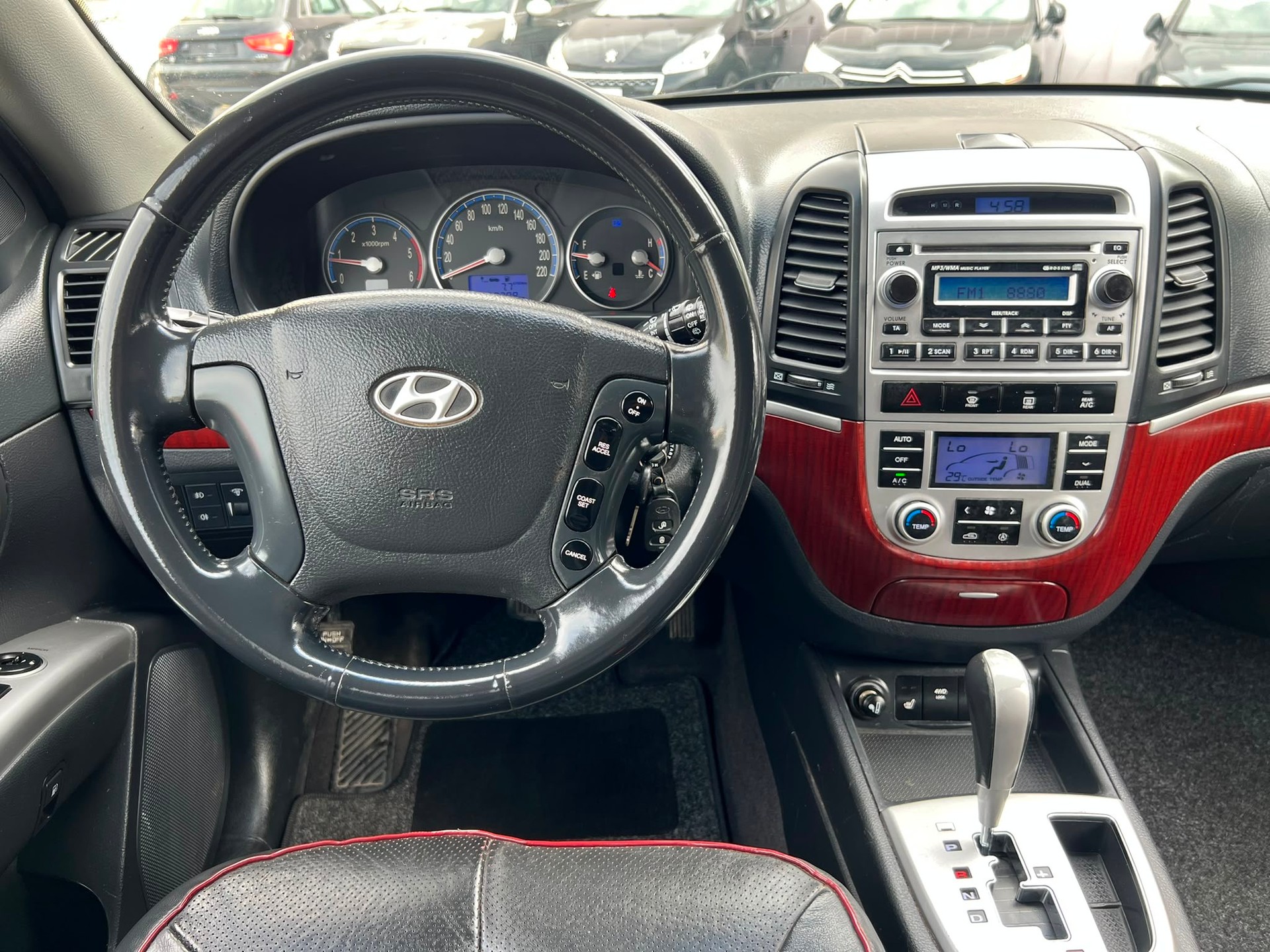 HYUNDAI Santa Fe 2.2 CRDi Premium 4WD Automatic-image-8