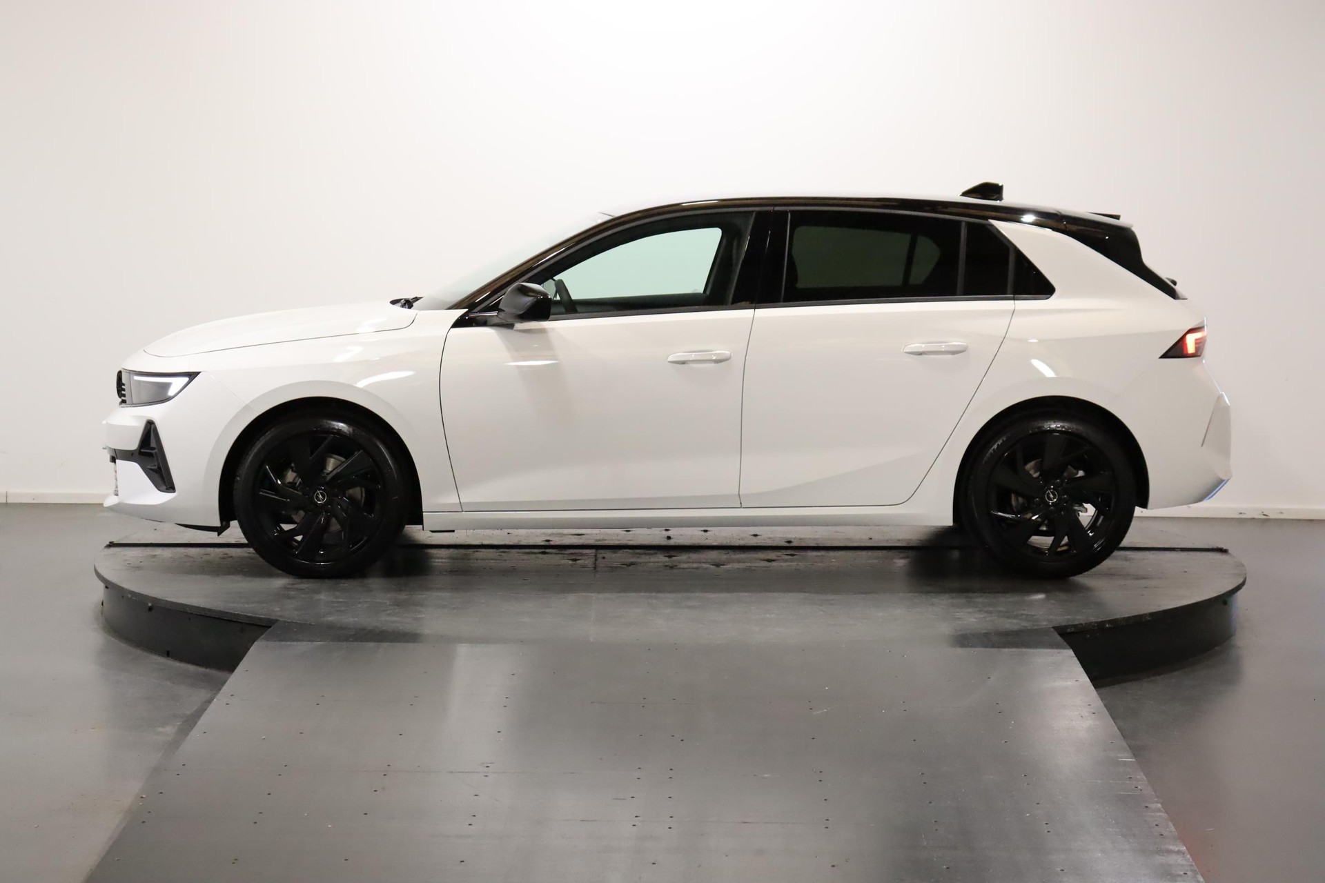 OPEL Astra 1.2 T 130 GS-image-1