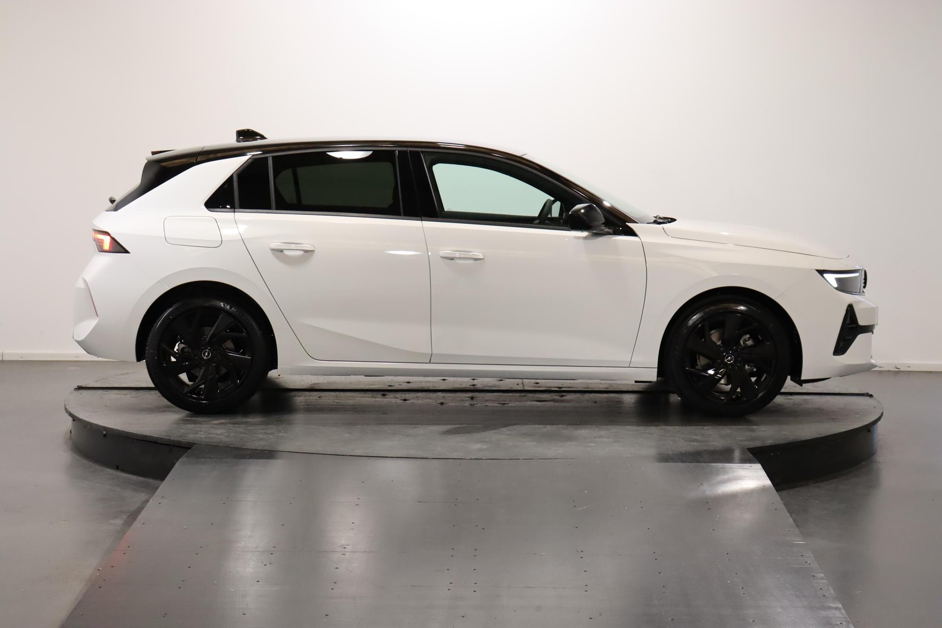 OPEL Astra 1.2 T 130 GS-image-2