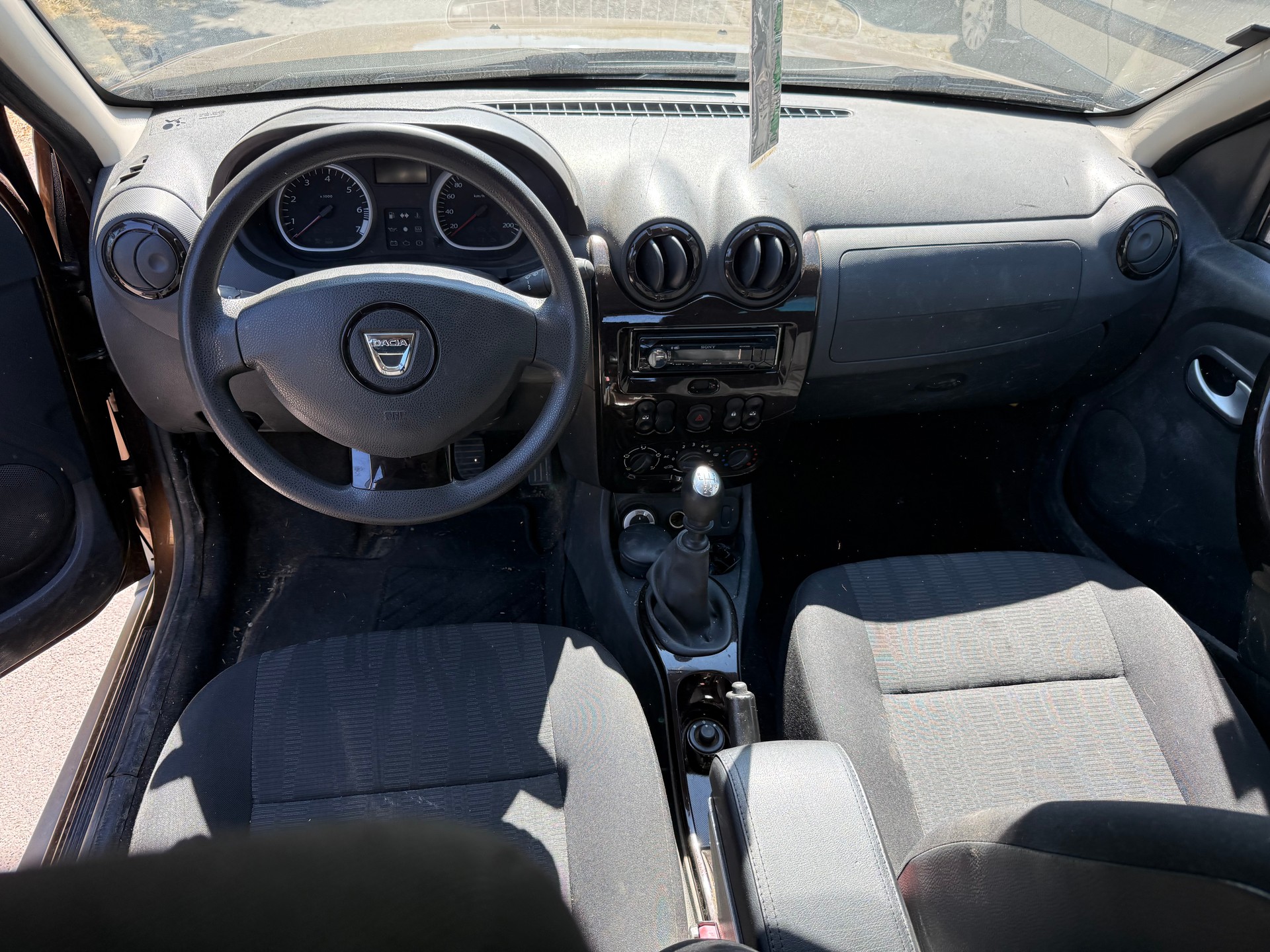 DACIA Duster 1.6 Lauréate 4x4-image-6