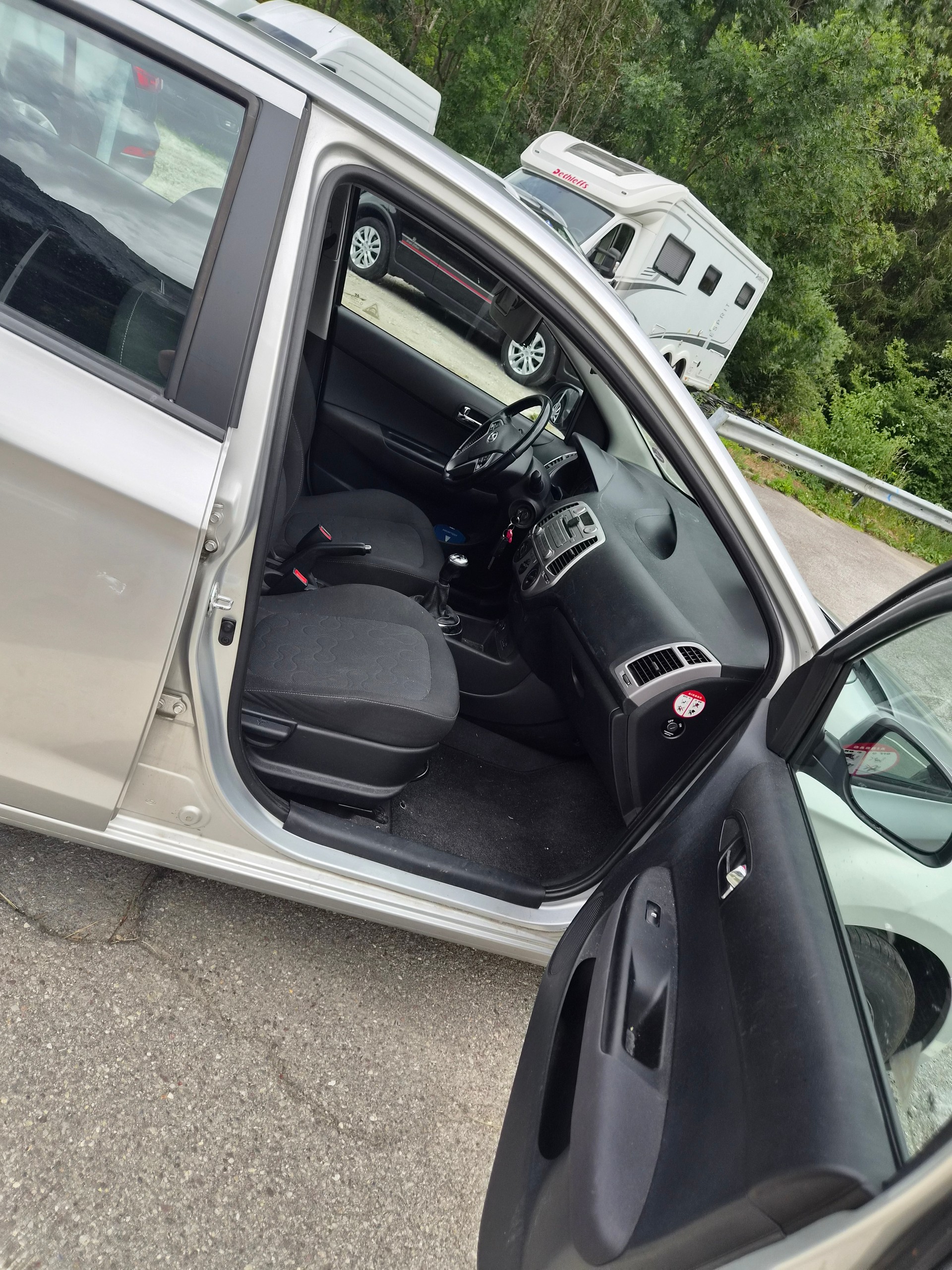 HYUNDAI i20 1.4 Swiss Plus Edition-image-6