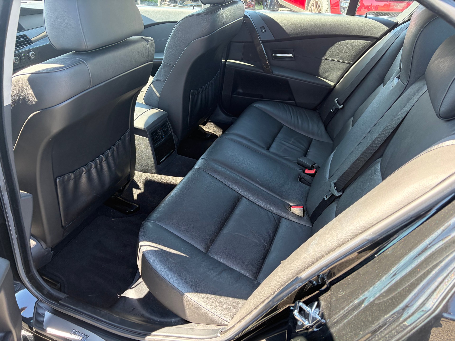 BMW 545i-image-9