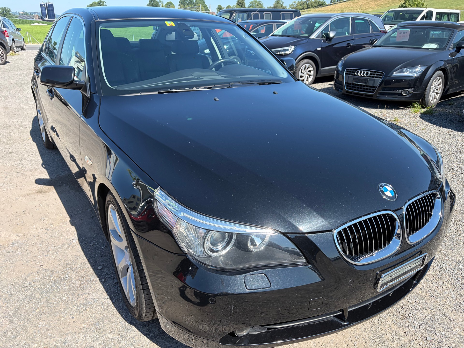 BMW 545i-image-1