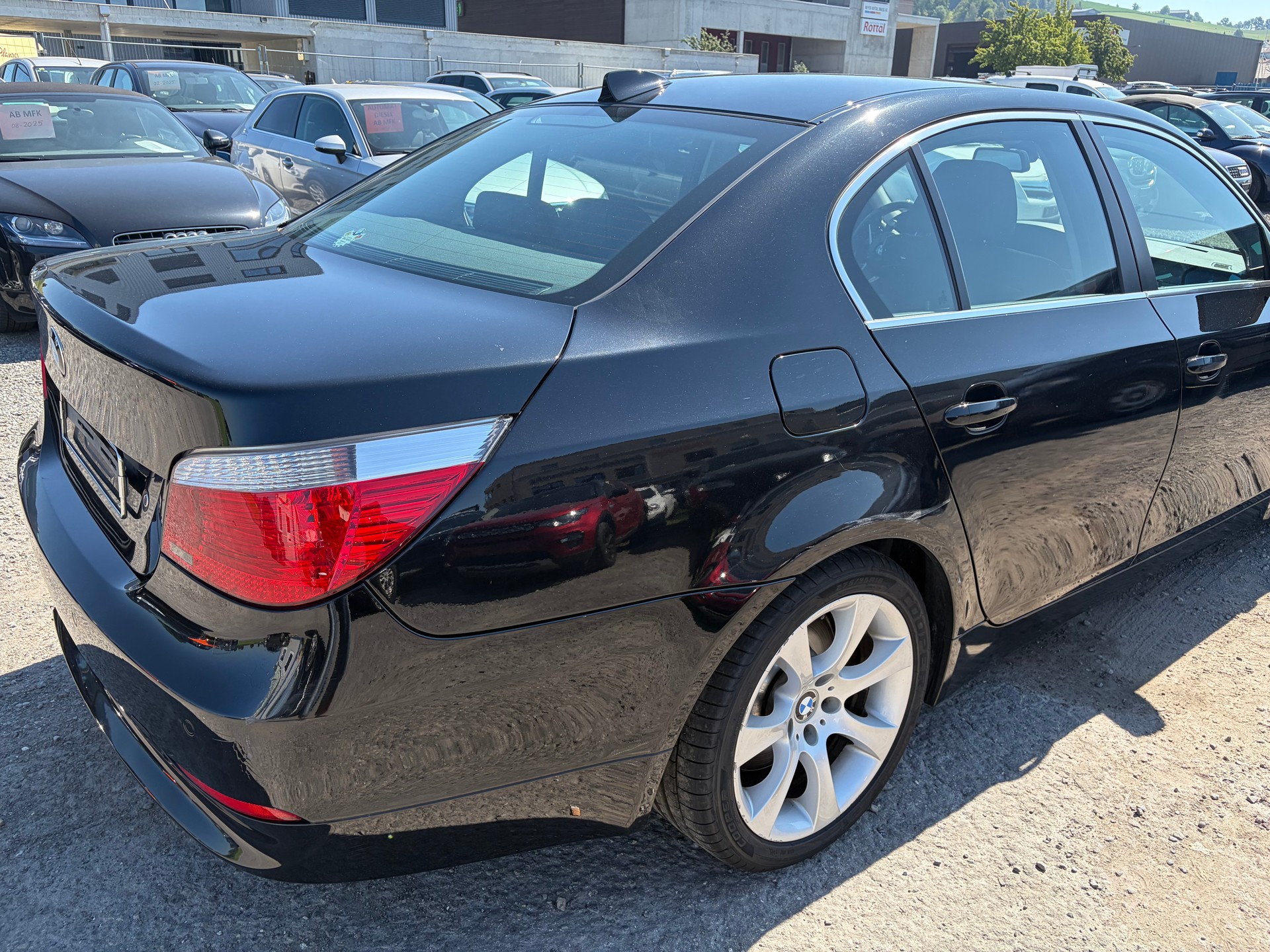 BMW 545i-image-5