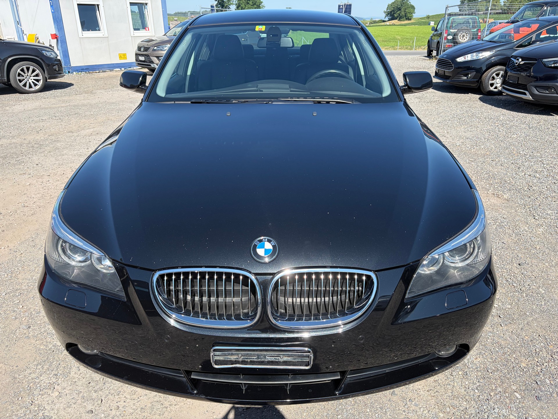 BMW 545i-image-2