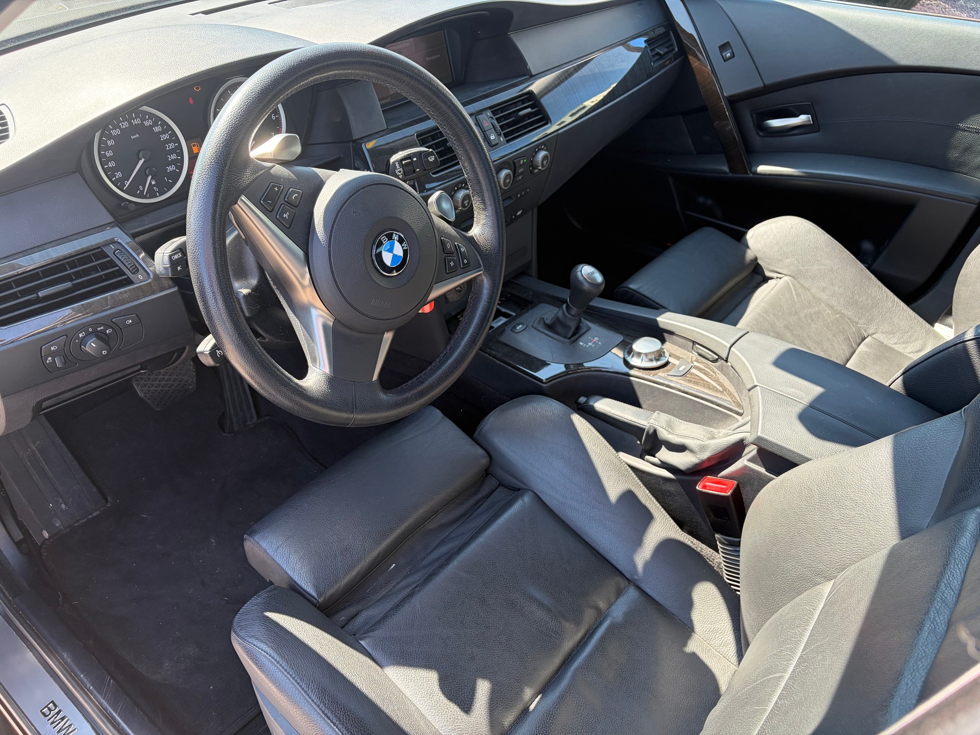 BMW 545i-image-11