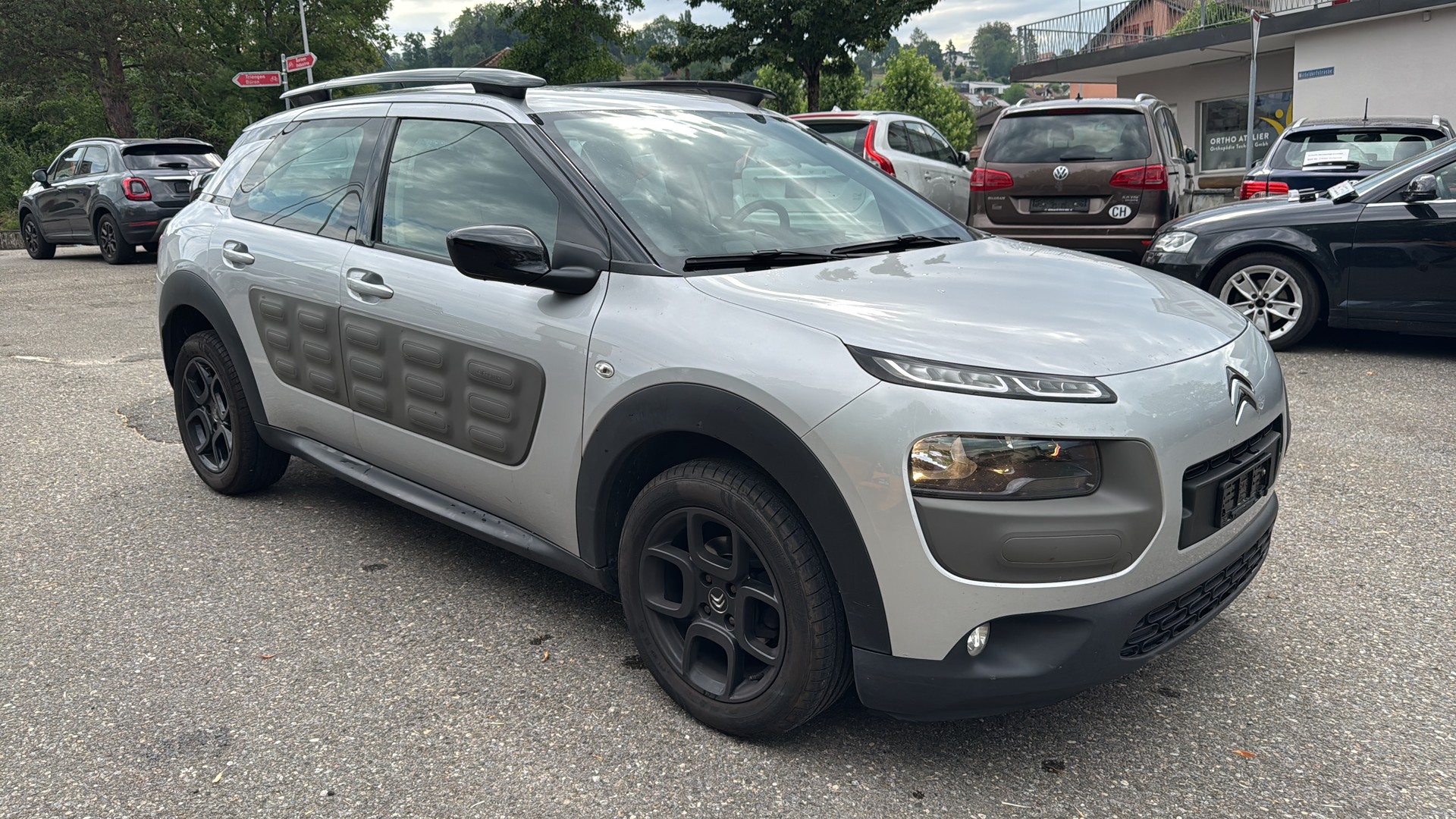 CITROEN C4 Cactus 1.2 VTi Shine-image-1