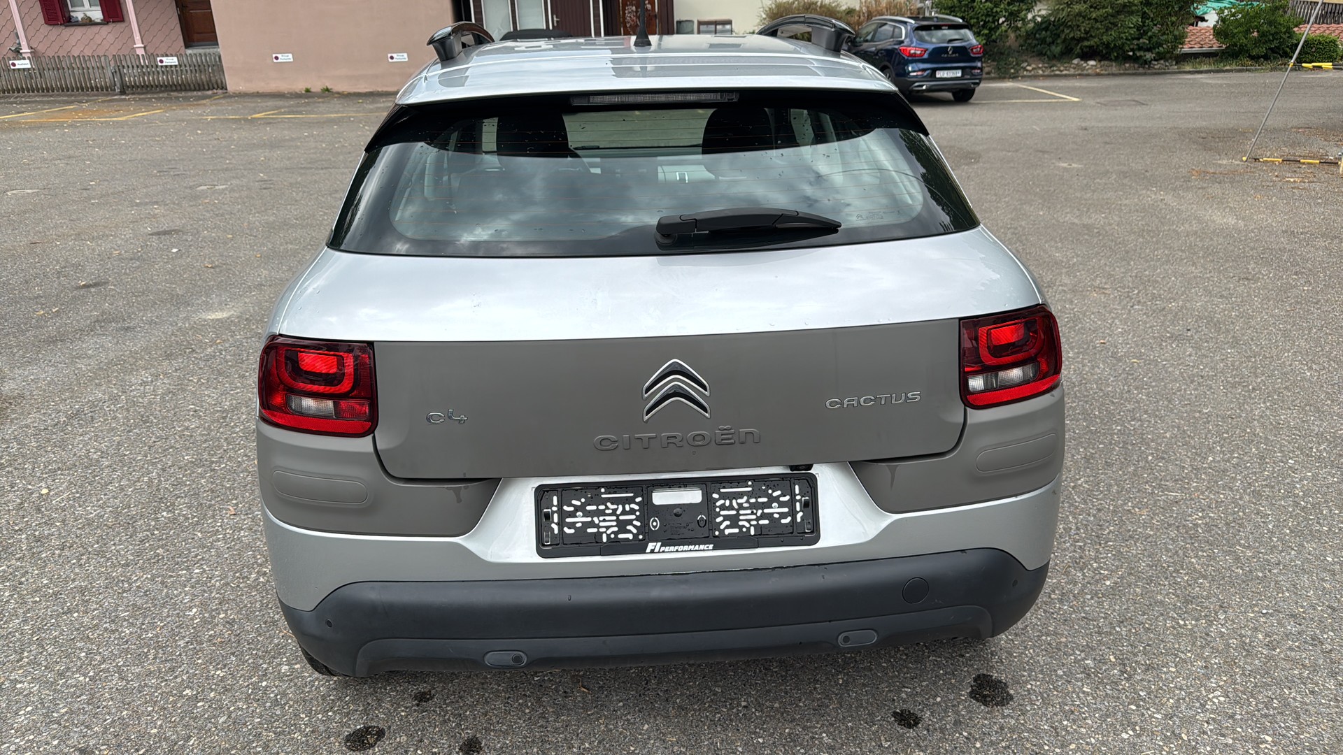 CITROEN C4 Cactus 1.2 VTi Shine-image-3
