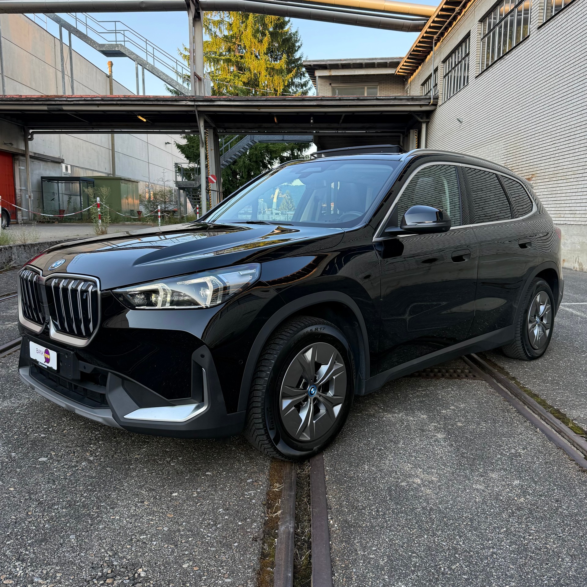 BMW iX1 xDrive 30 Swiss-image-3
