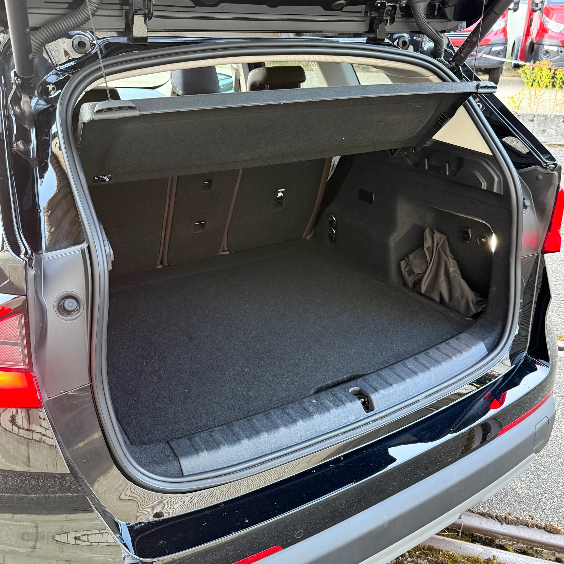 BMW iX1 xDrive 30 Swiss-image-18