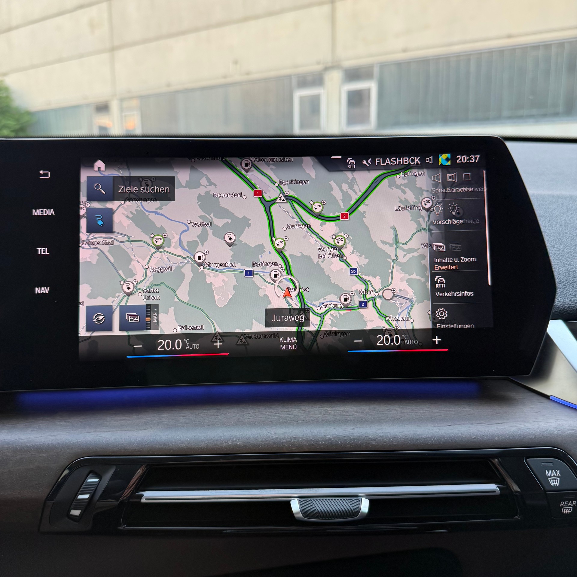 BMW iX1 xDrive 30 Swiss-image-27