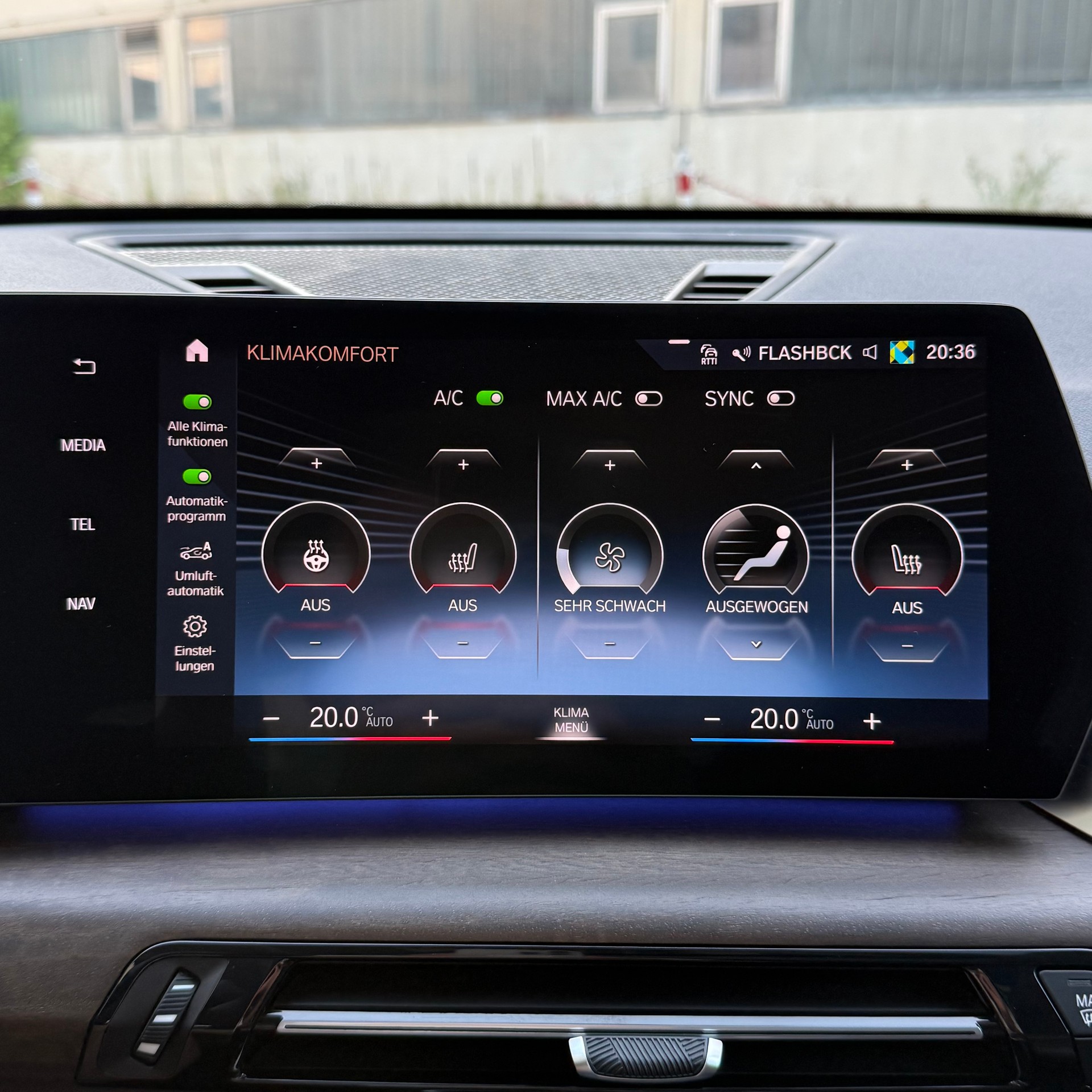 BMW iX1 xDrive 30 Swiss-image-25