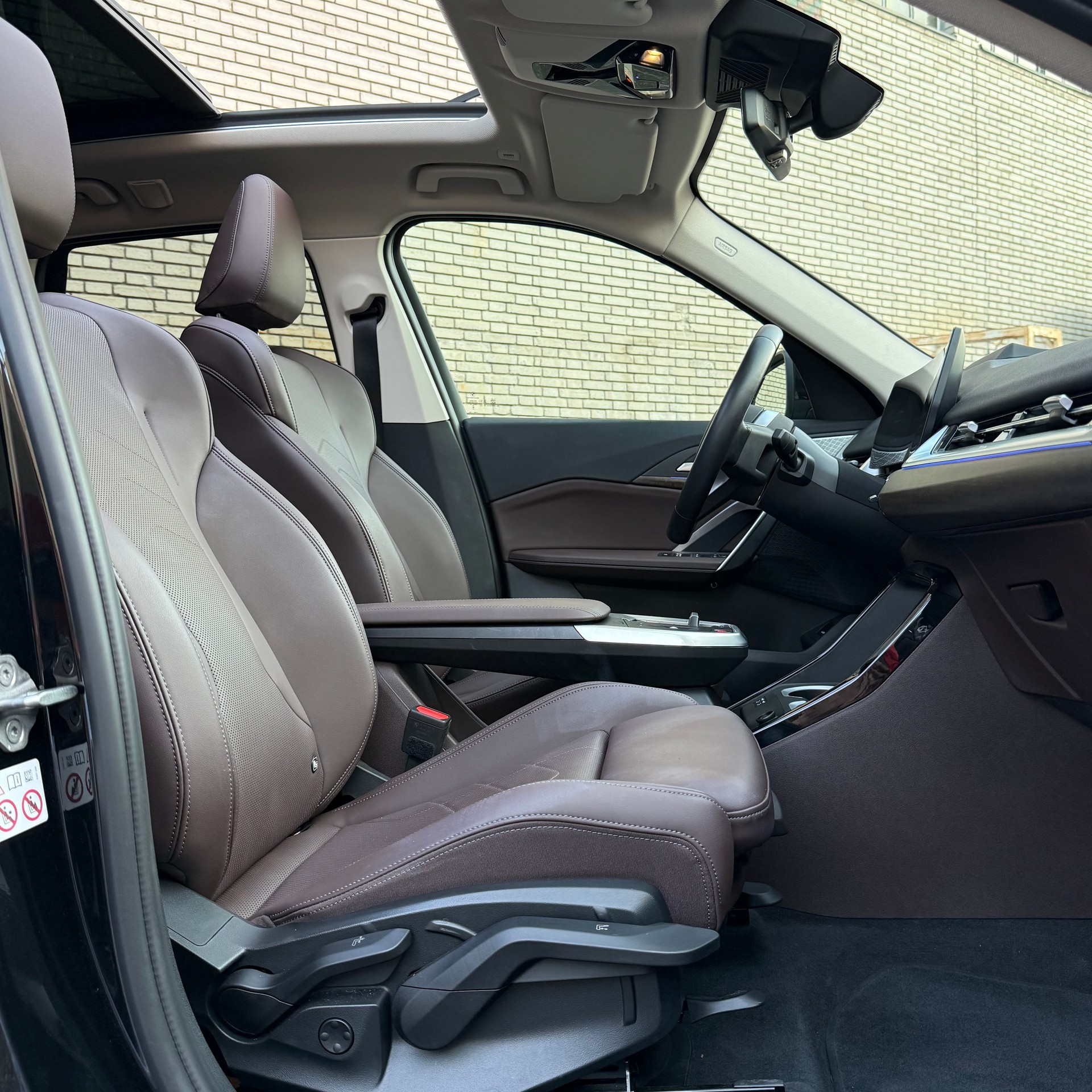 BMW iX1 xDrive 30 Swiss-image-16