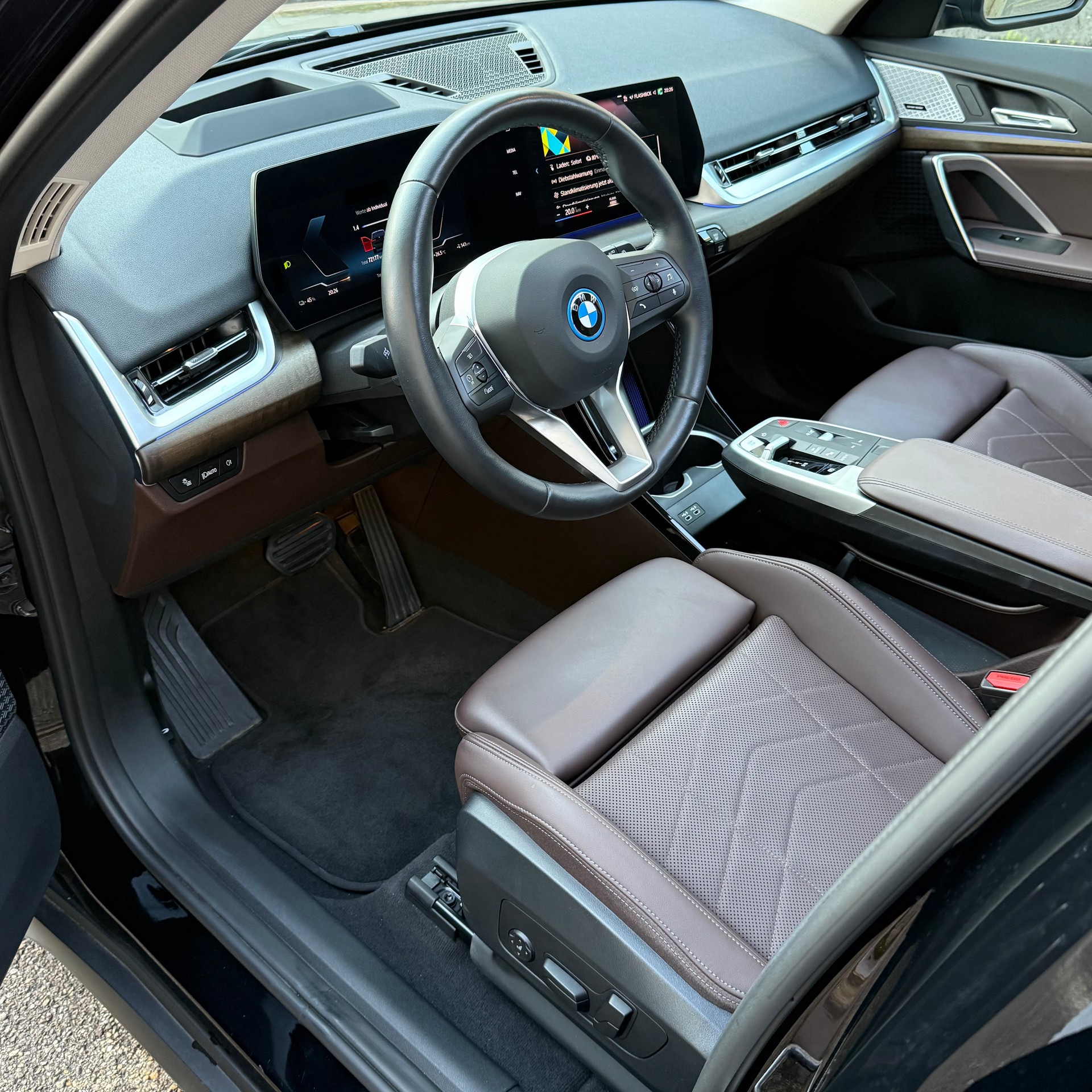 BMW iX1 xDrive 30 Swiss-image-7