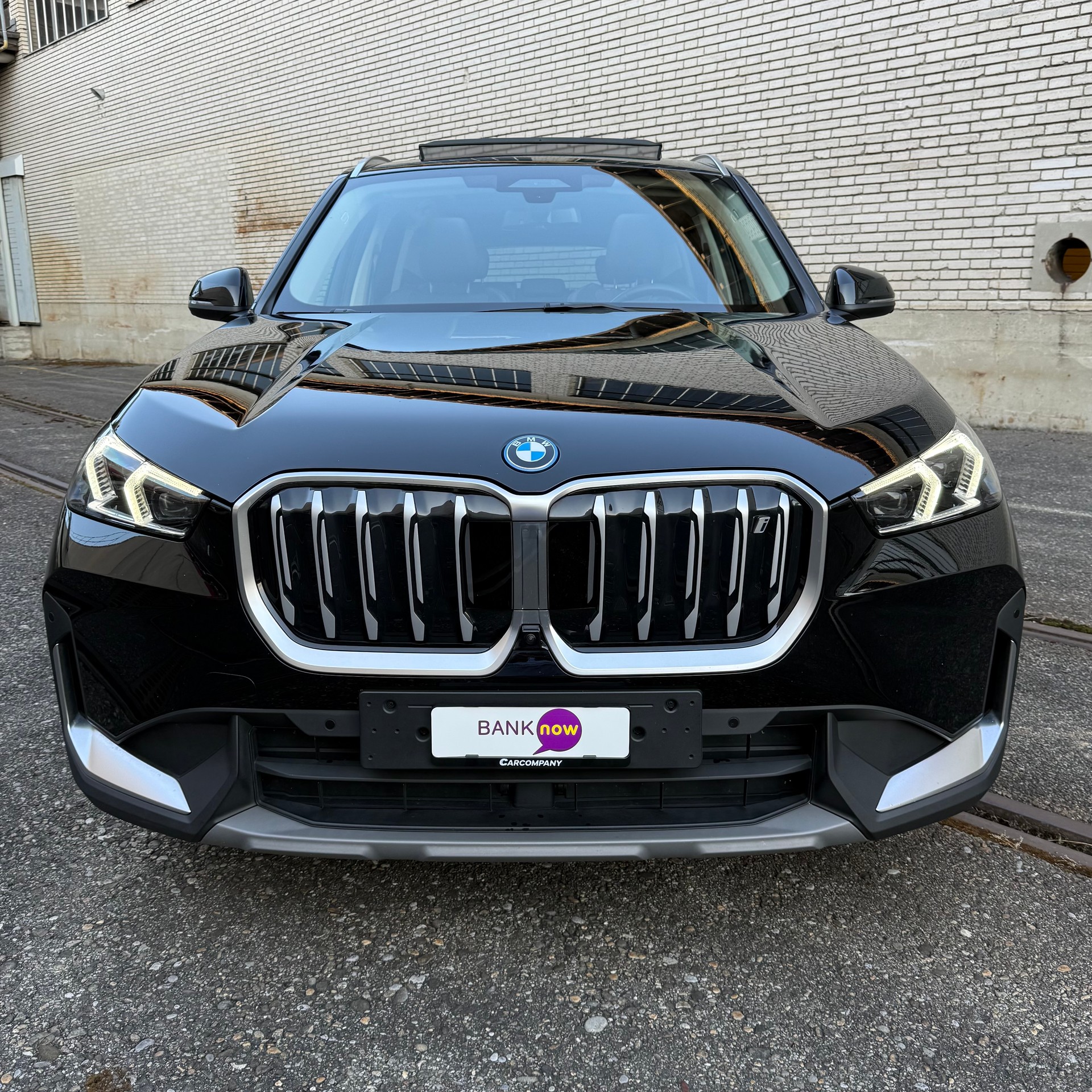 BMW iX1 xDrive 30 Swiss-image-2